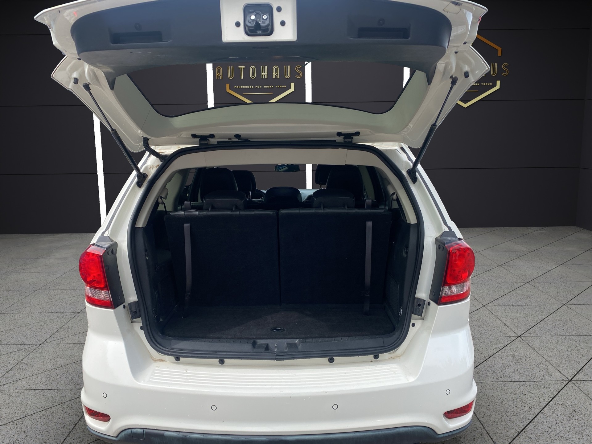 FIAT Freemont 2.0 MJ Lounge AWD Automat-image-4