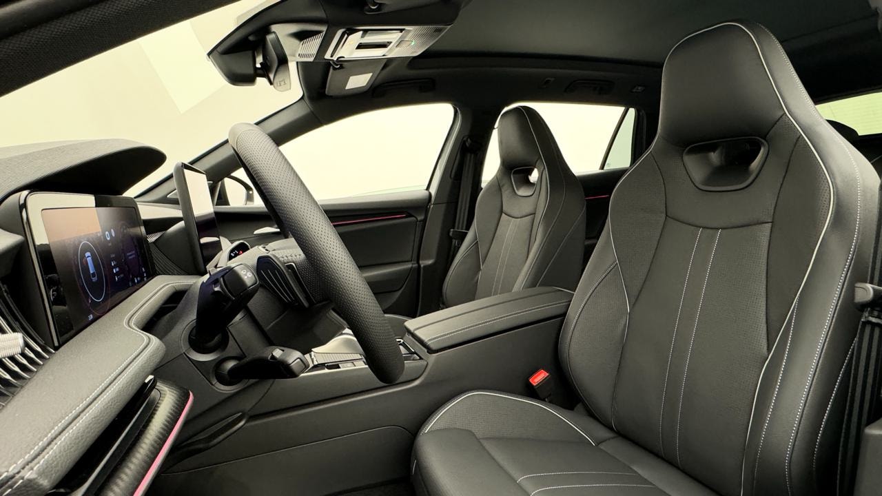 SKODA Superb Combi 2.0 TDi Sportline 4x4 DSG-image-4