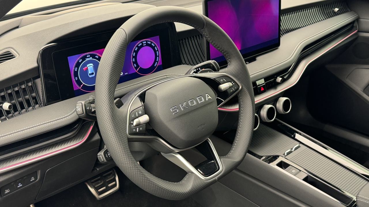 SKODA Superb Combi 2.0 TDi Sportline 4x4 DSG-image-6
