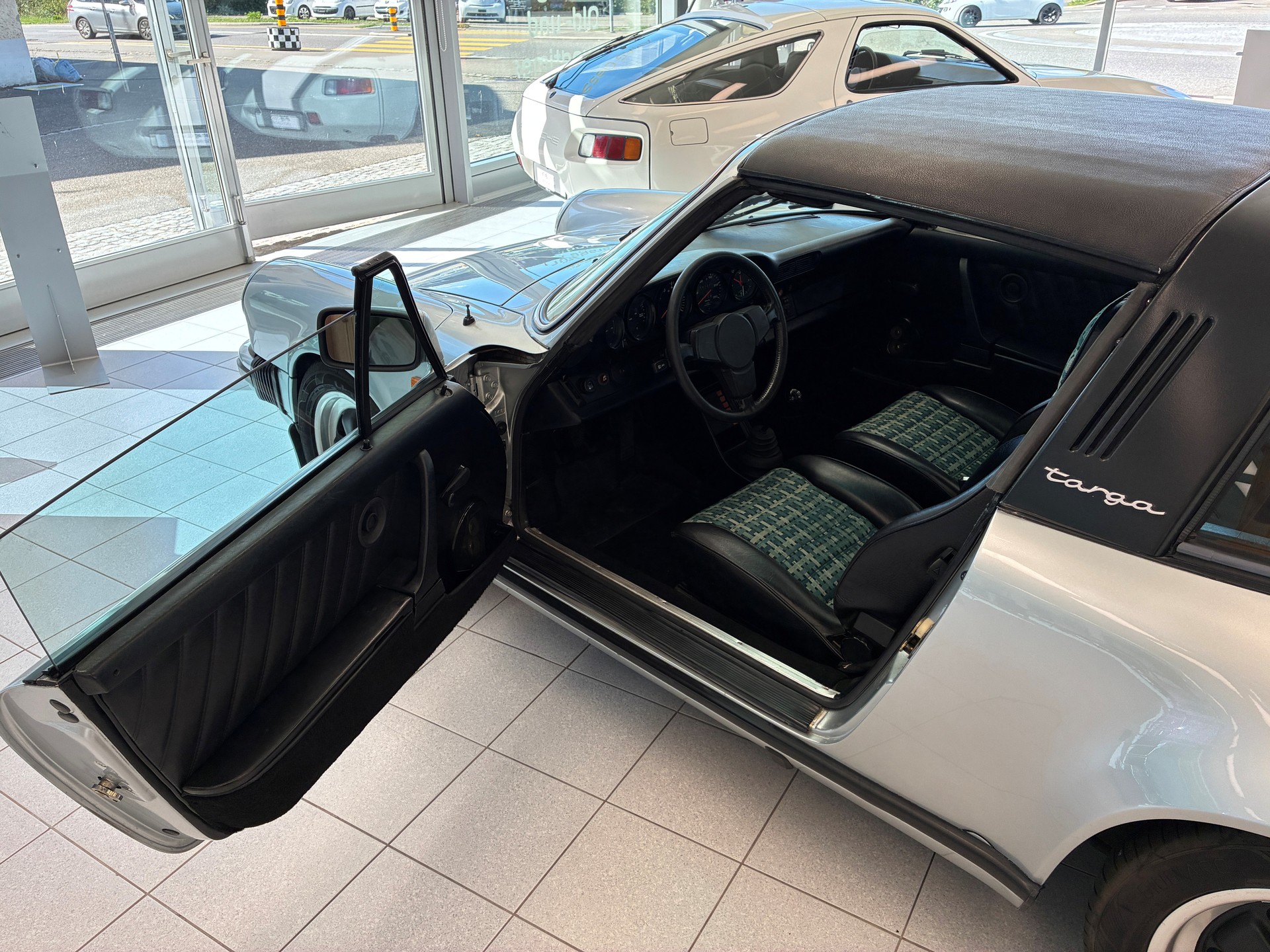 PORSCHE 911 SC Targa-image-5