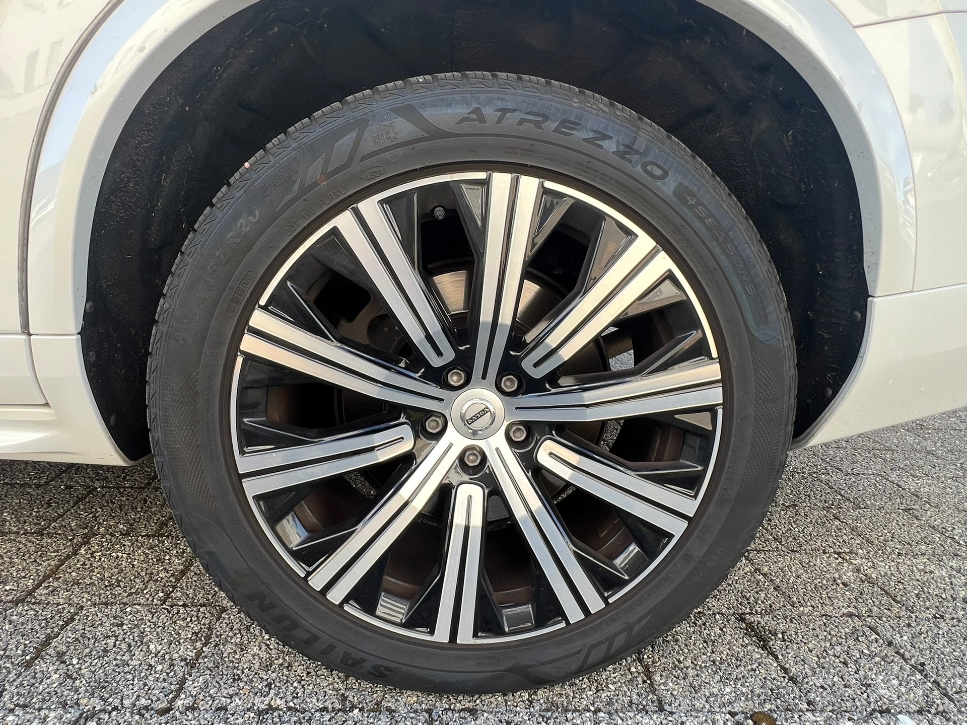 VOLVO XC90 B5 Diesel Mild Hybrid AWD Inscription Geartronic-image-16