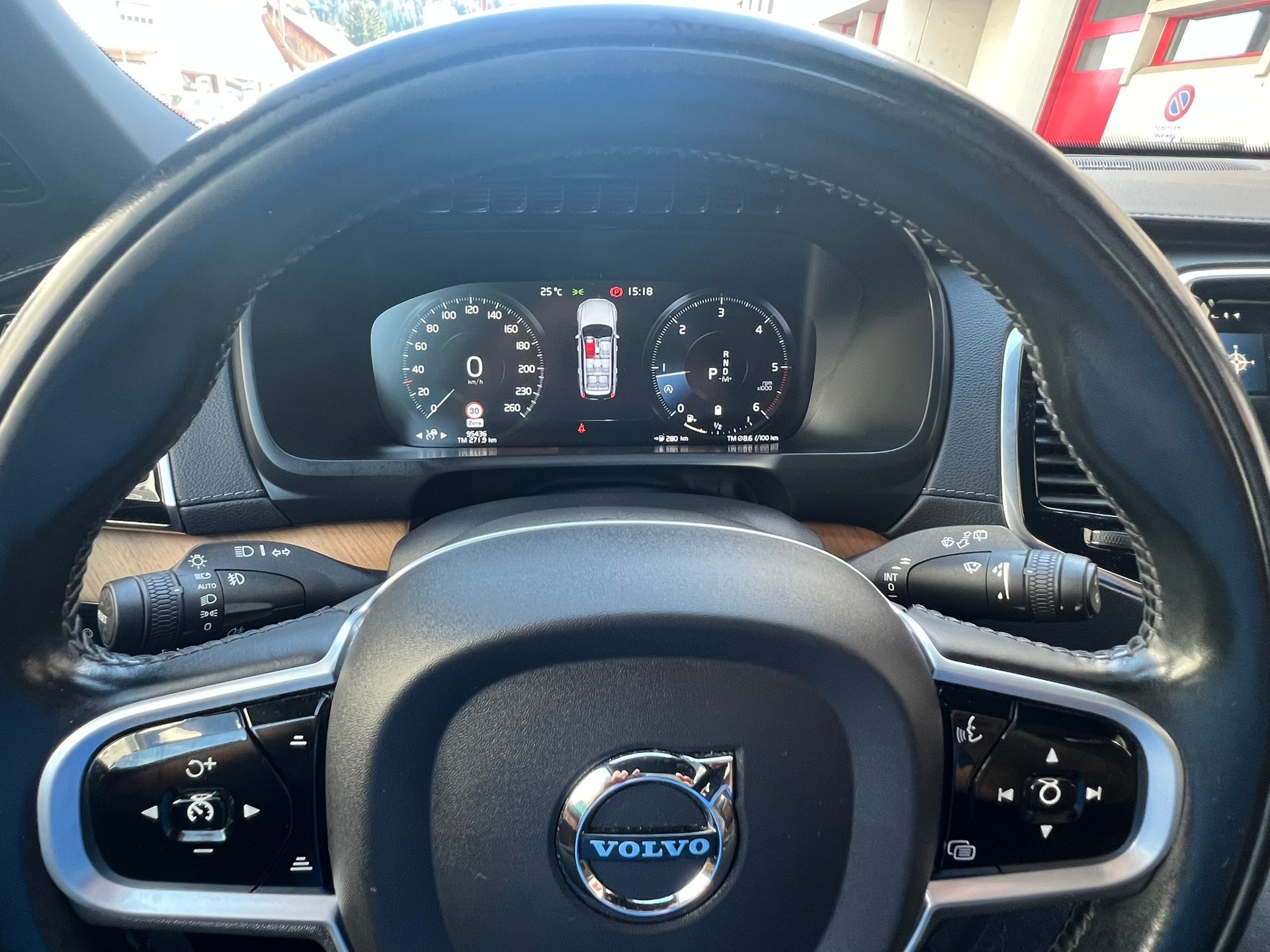 VOLVO XC90 B5 Diesel Mild Hybrid AWD Inscription Geartronic-image-13