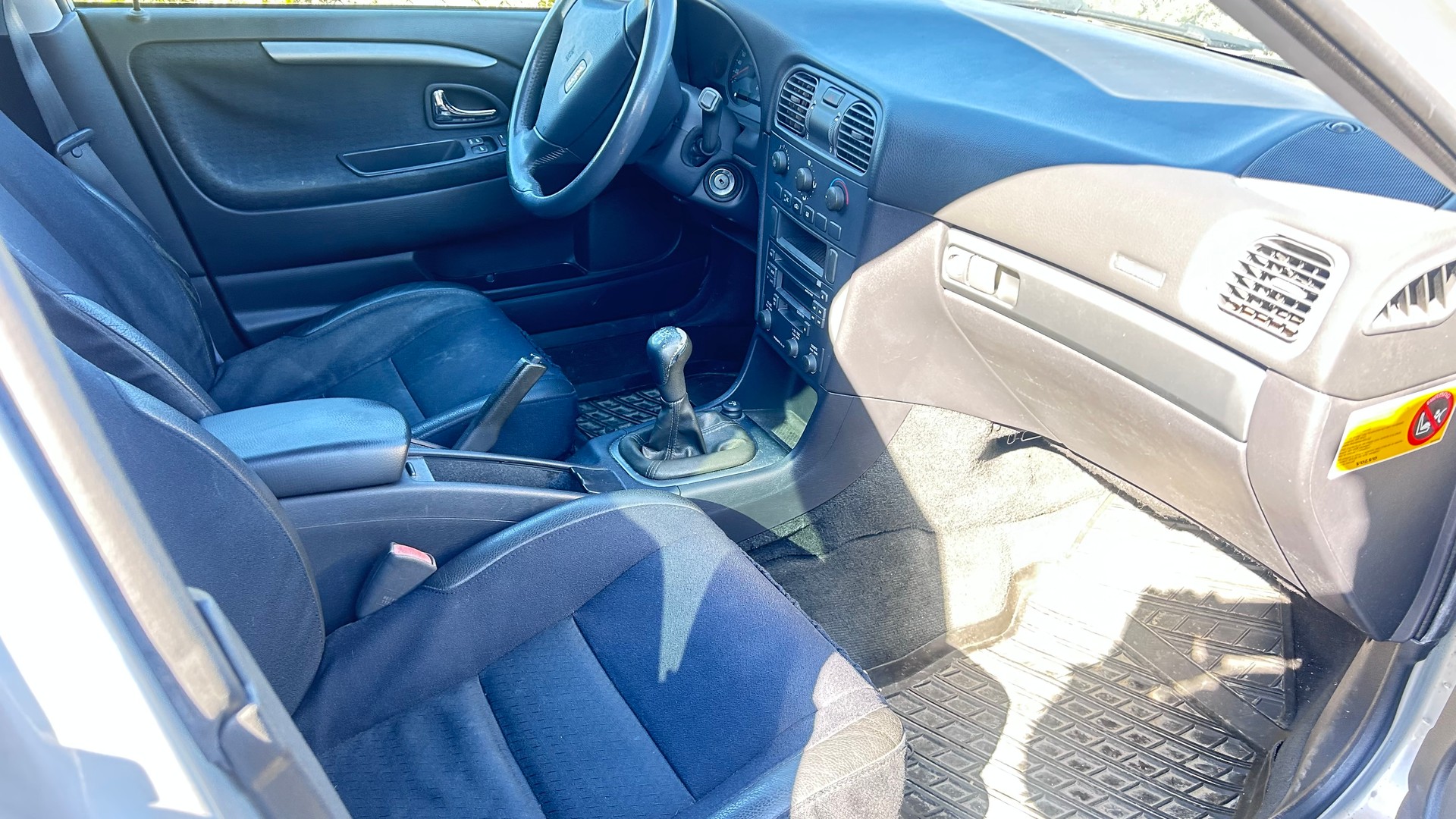 VOLVO V40 1.9D-image-4
