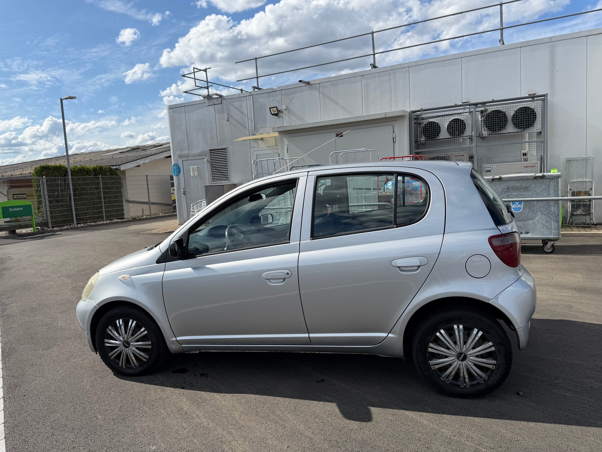 TOYOTA Yaris 1.3 Linea Sol-image-7
