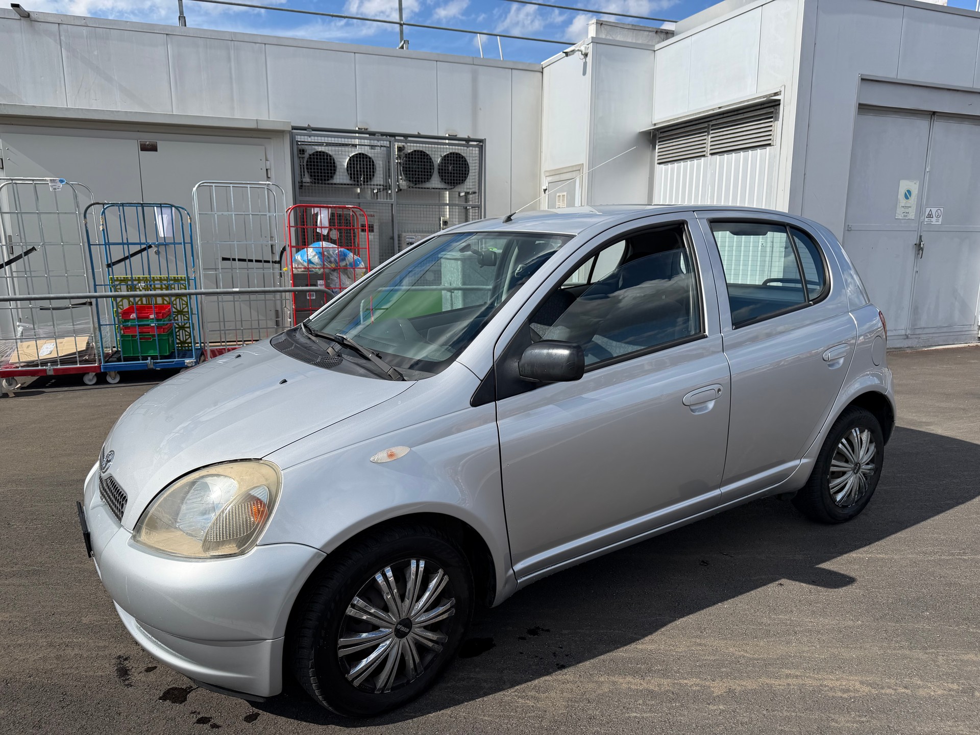 TOYOTA Yaris 1.3 Linea Sol-image-9