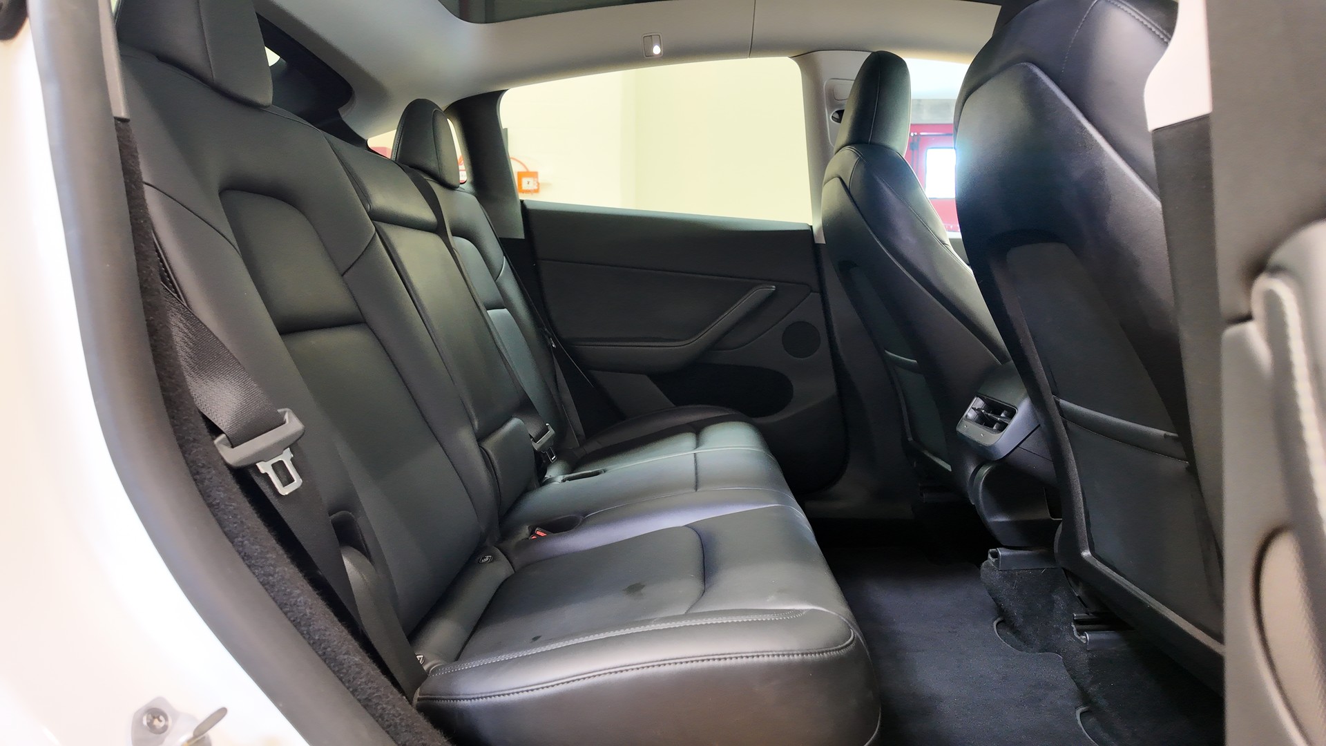 TESLA Model Y Long Range-image-17
