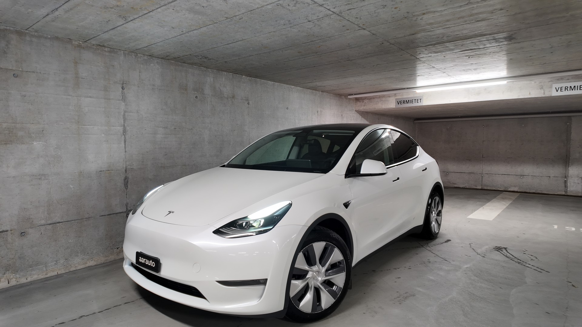 TESLA Model Y Long Range-image-0