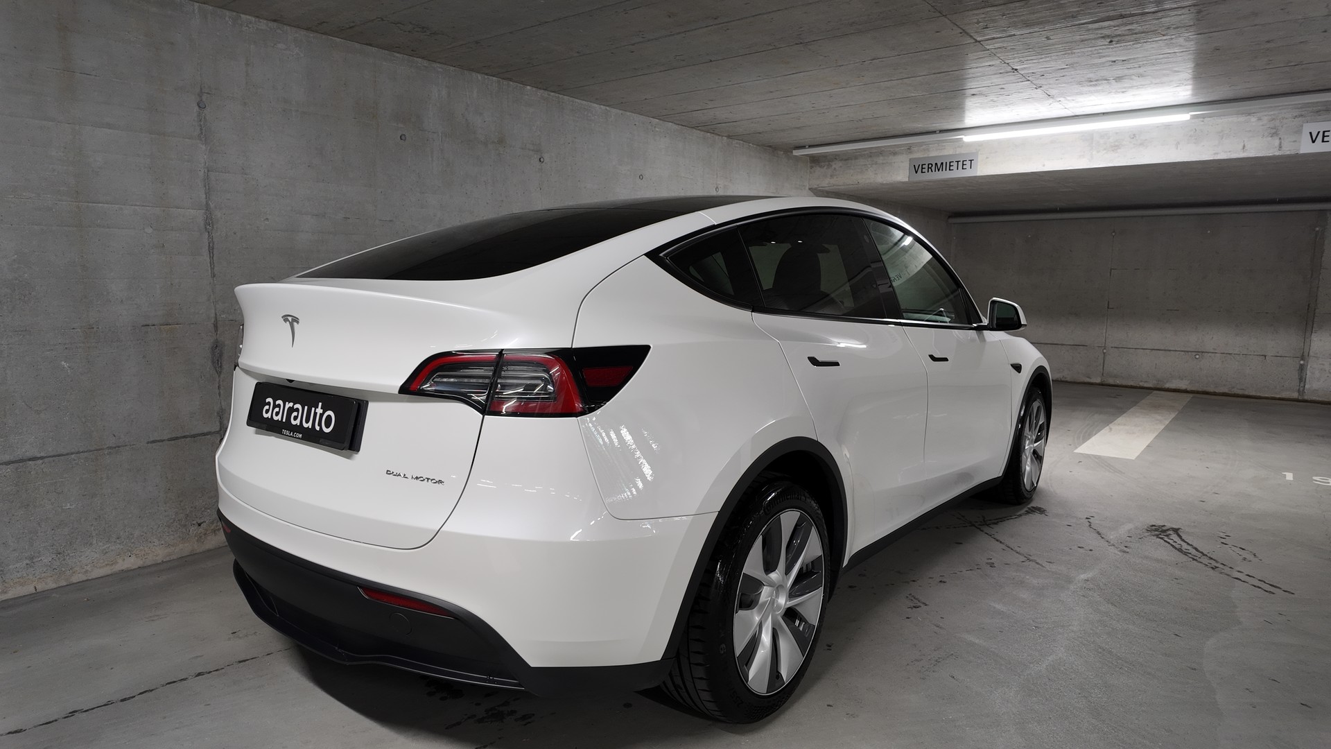 TESLA Model Y Long Range-image-4