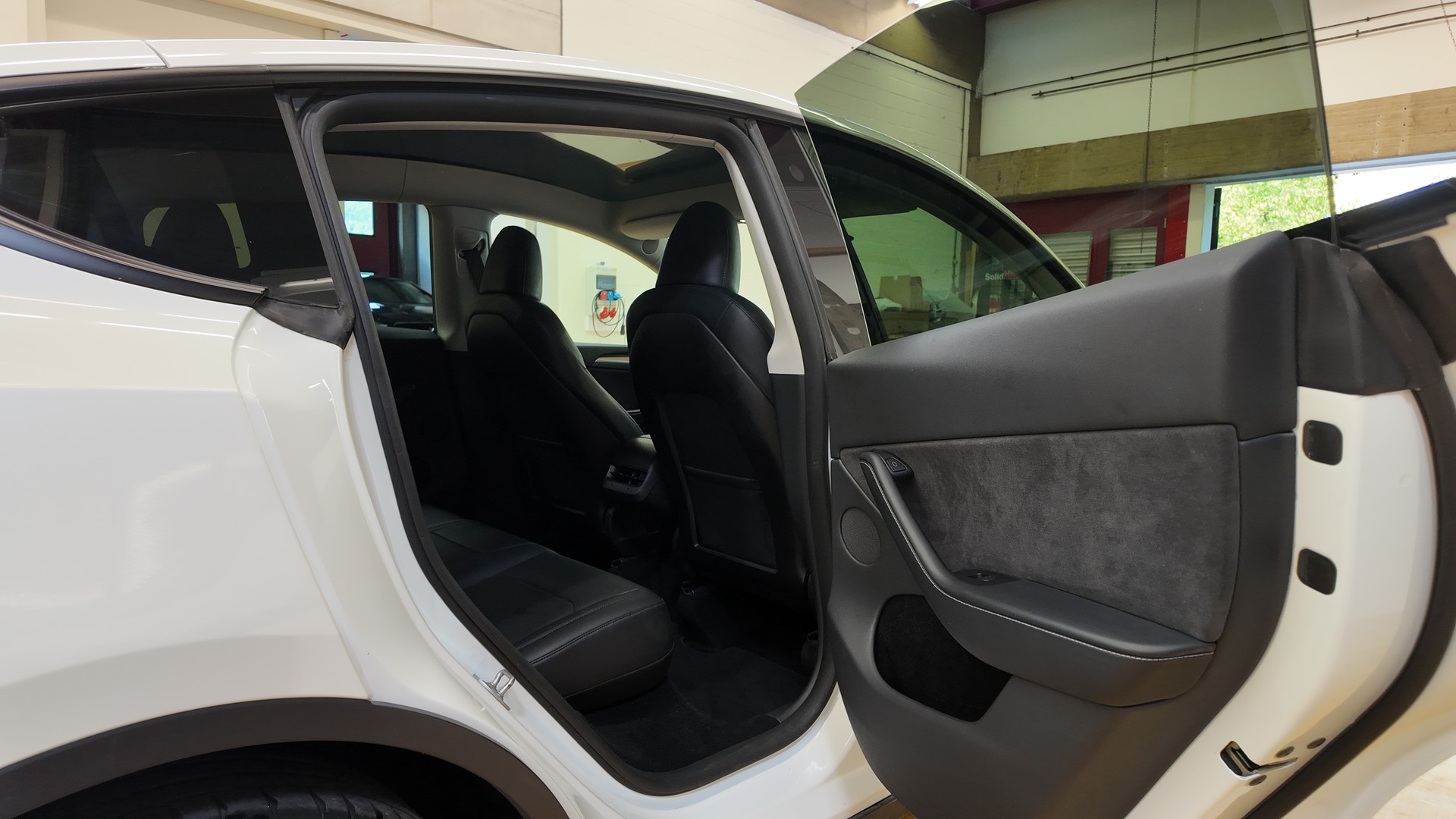 TESLA Model Y Long Range-image-16