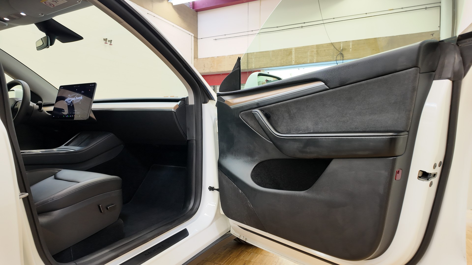 TESLA Model Y Long Range-image-14