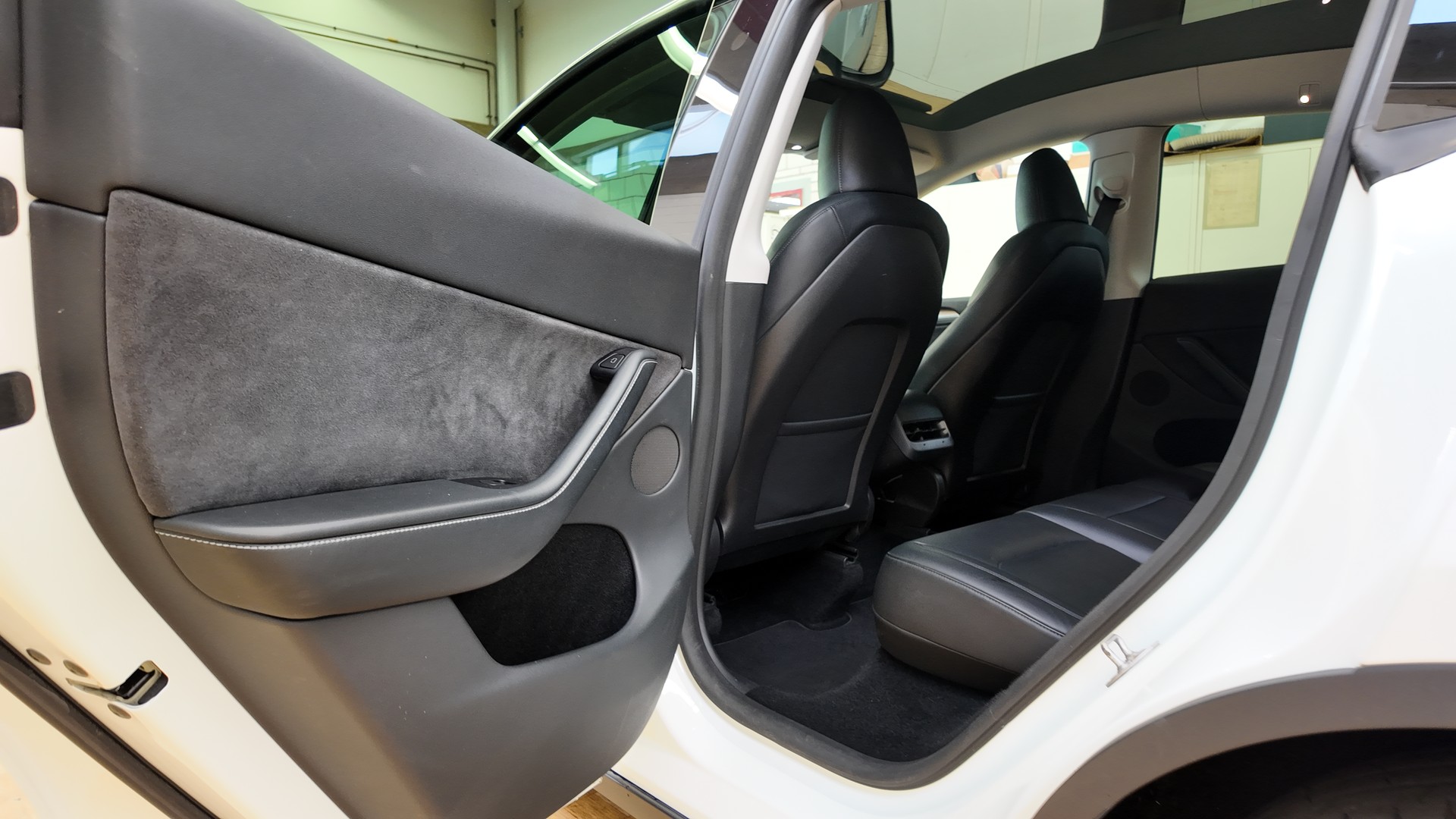 TESLA Model Y Long Range-image-19