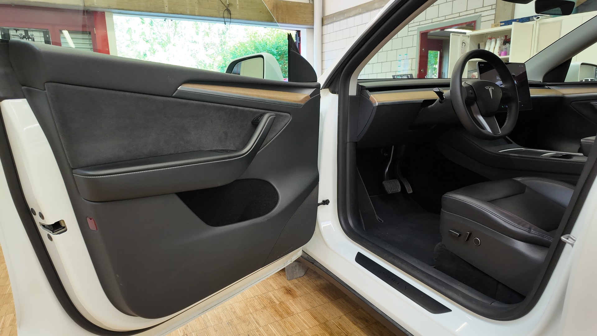 TESLA Model Y Long Range-image-12
