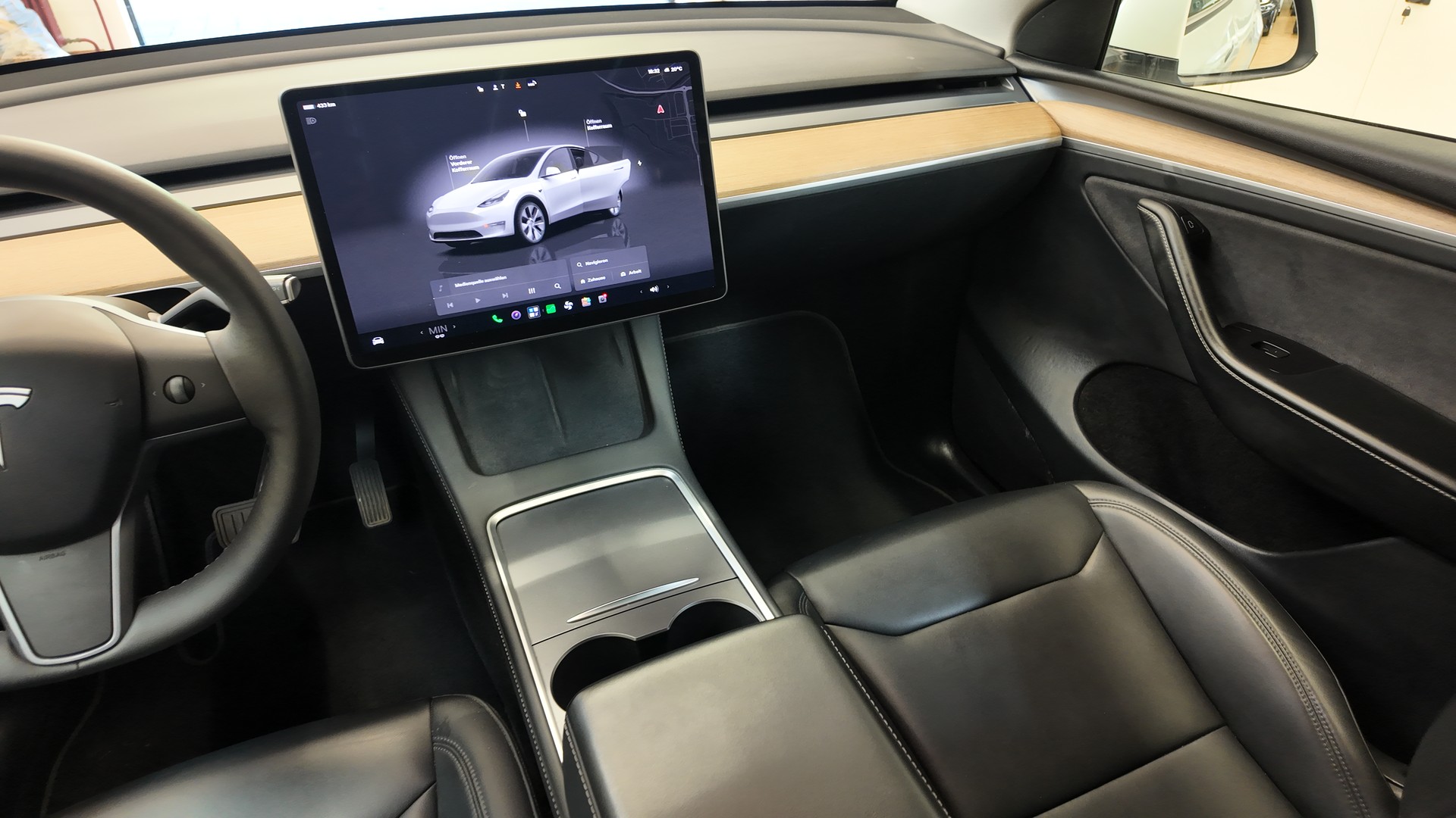 TESLA Model Y Long Range-image-11