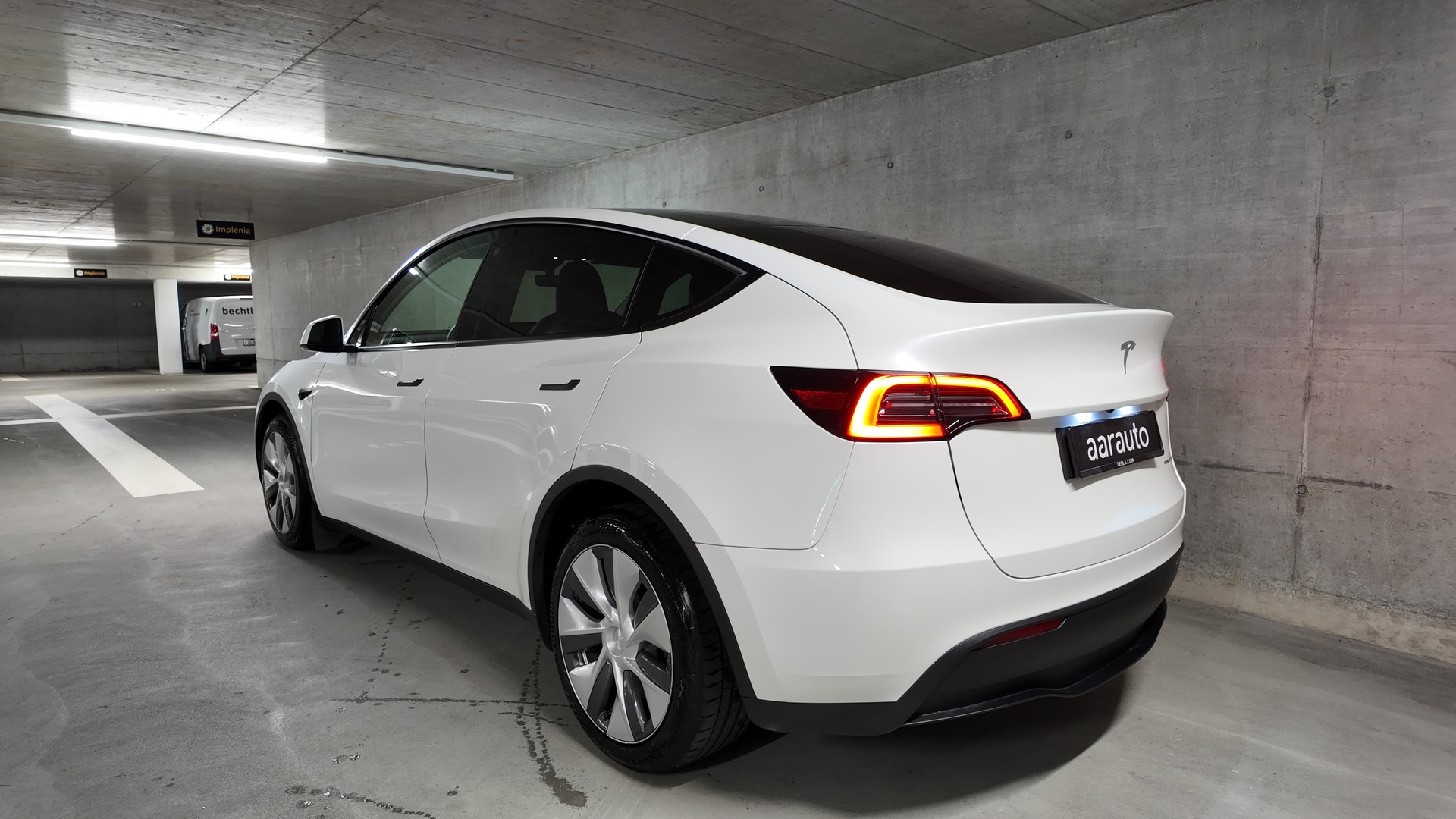 TESLA Model Y Long Range-image-1