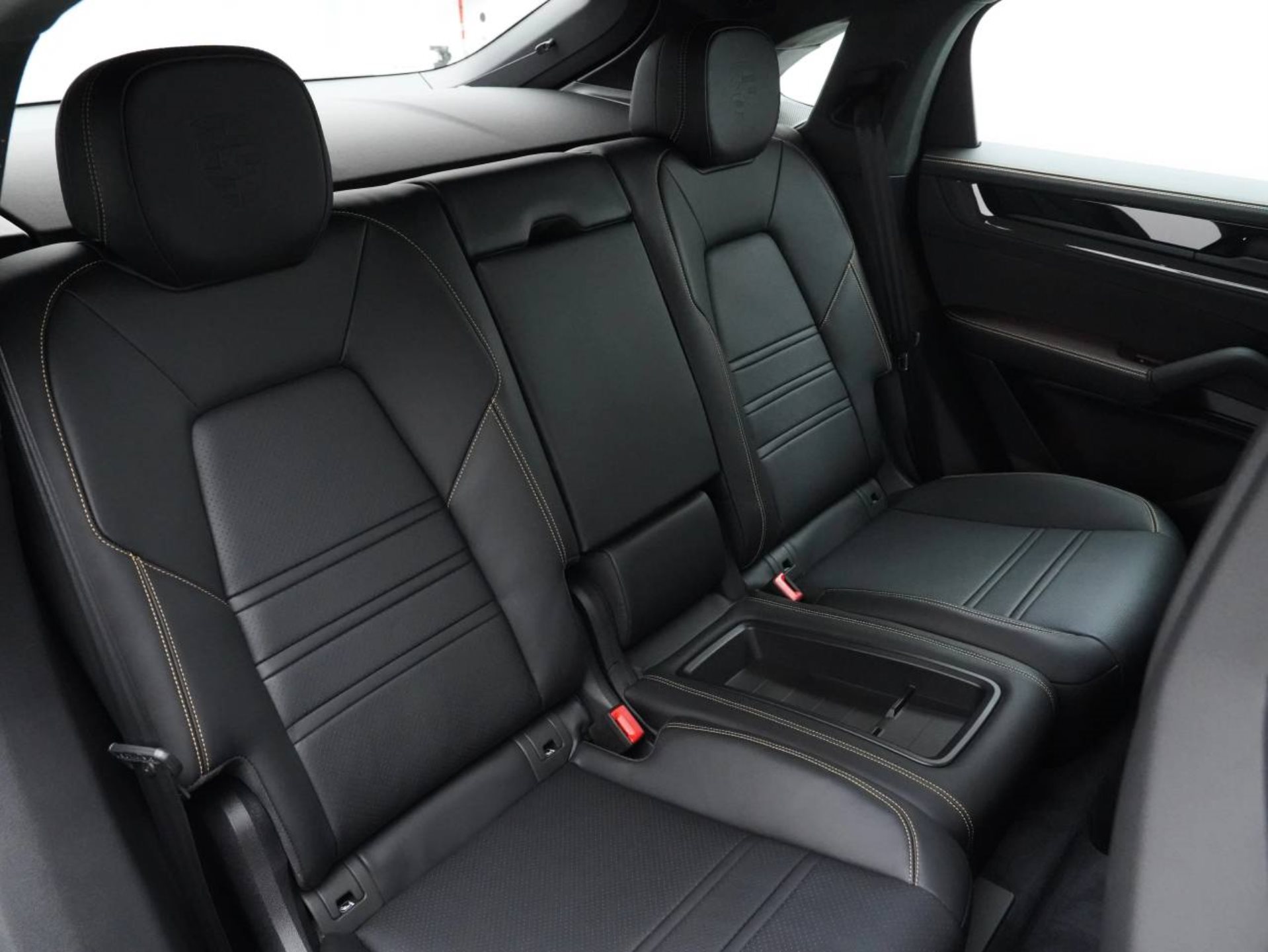 PORSCHE Cayenne Turbo E-Hybrid Coupé mit GT-Paket-image-30