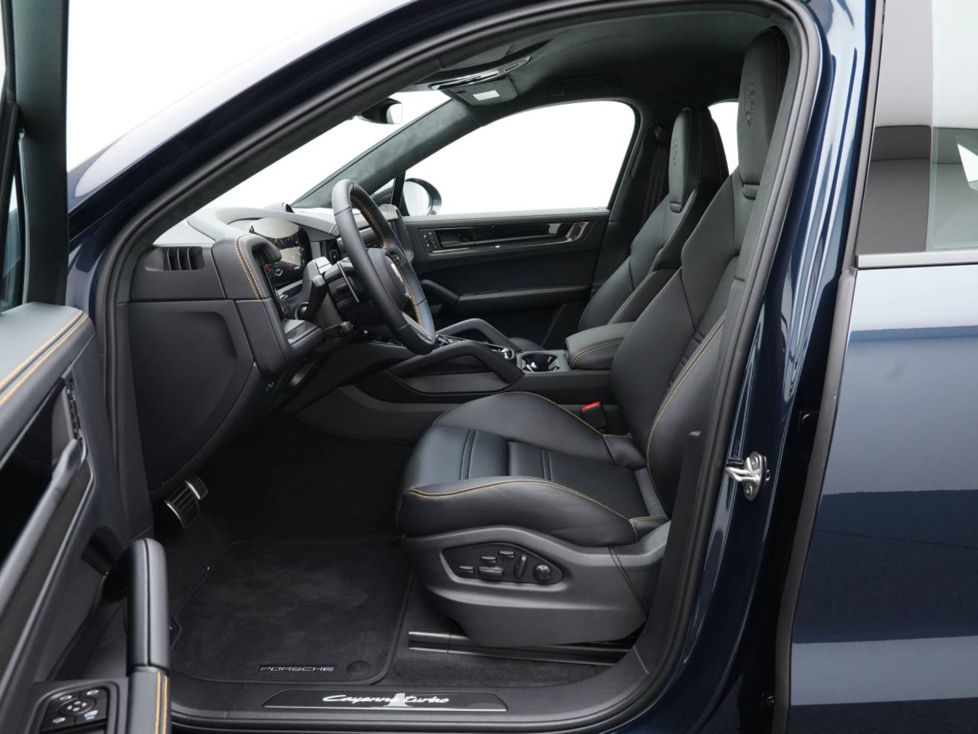 PORSCHE Cayenne Turbo E-Hybrid Coupé mit GT-Paket-image-4
