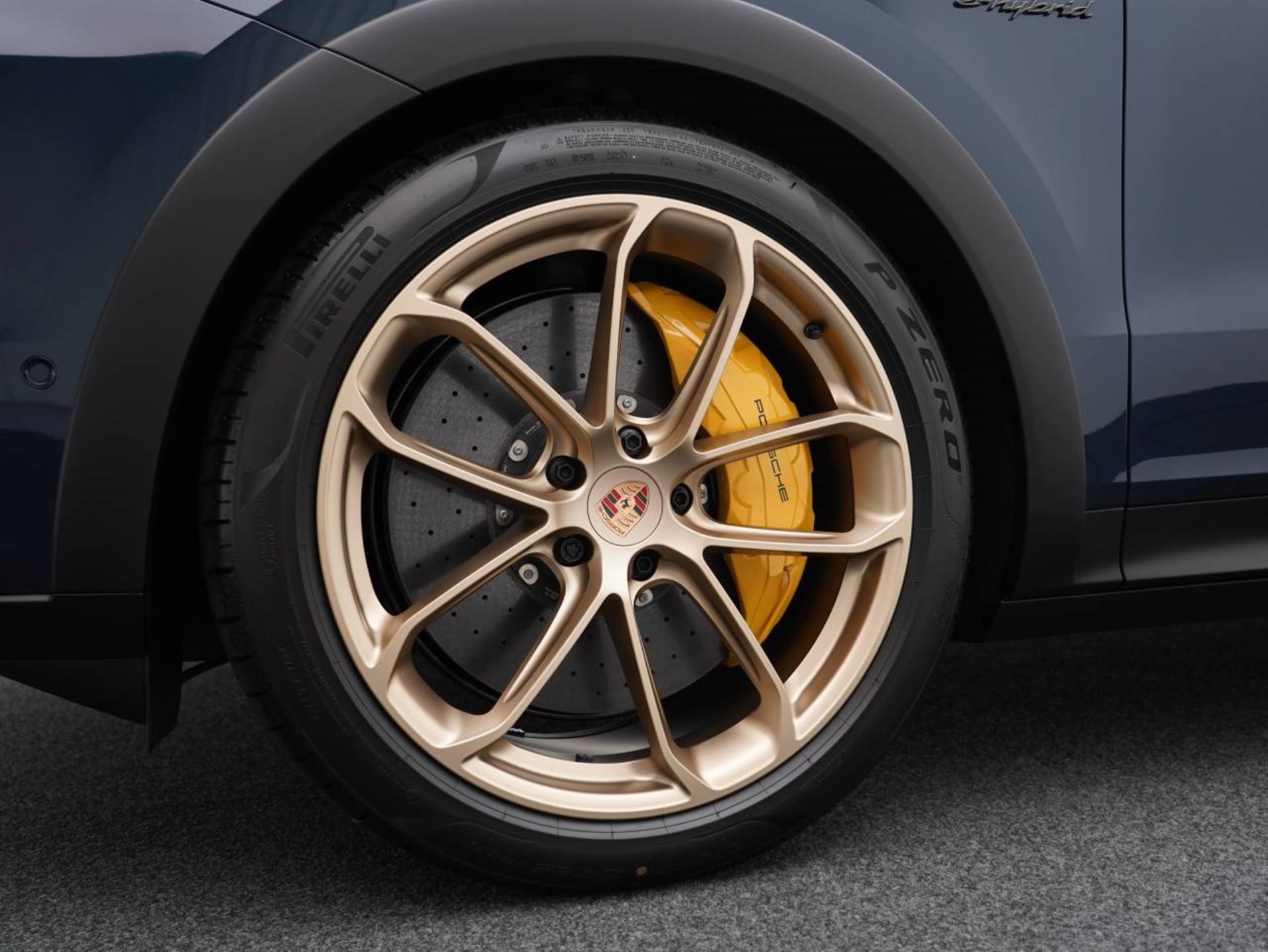 PORSCHE Cayenne Turbo E-Hybrid Coupé mit GT-Paket-image-10