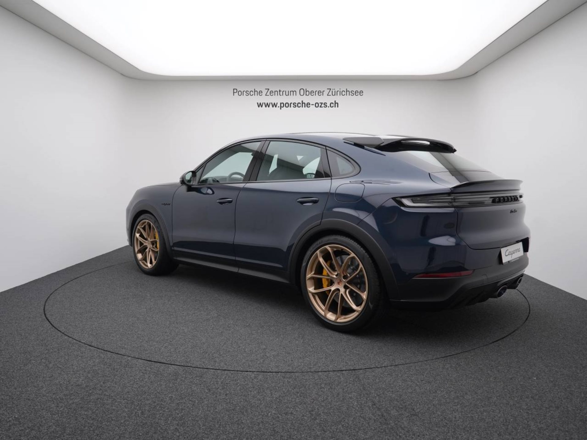 PORSCHE Cayenne Turbo E-Hybrid Coupé mit GT-Paket-image-2