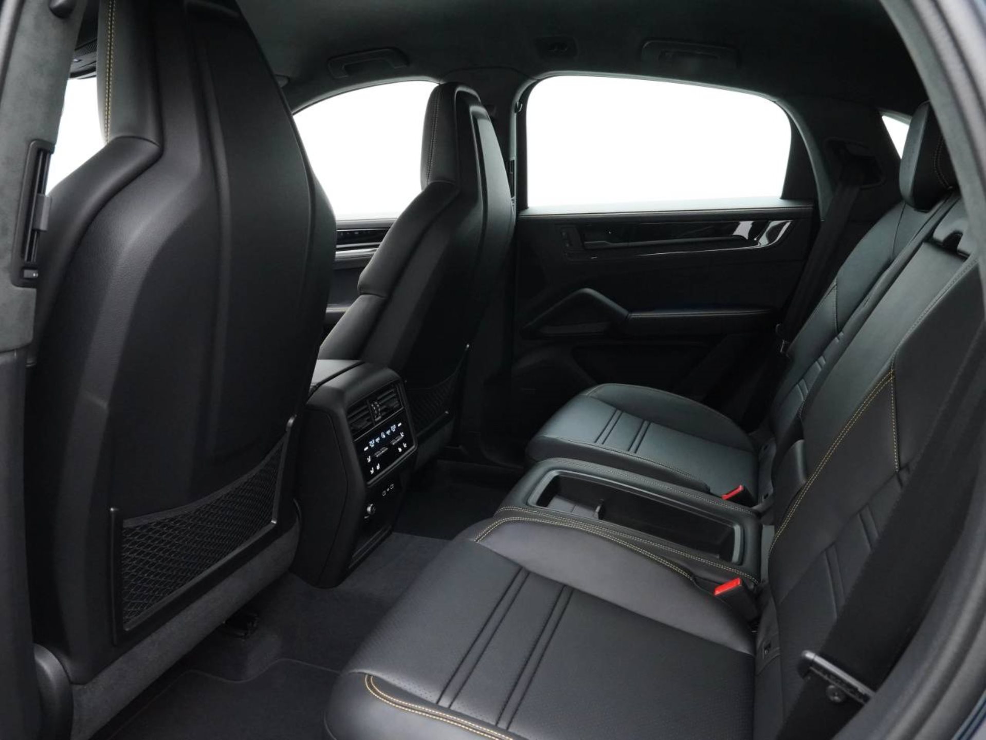 PORSCHE Cayenne Turbo E-Hybrid Coupé mit GT-Paket-image-28