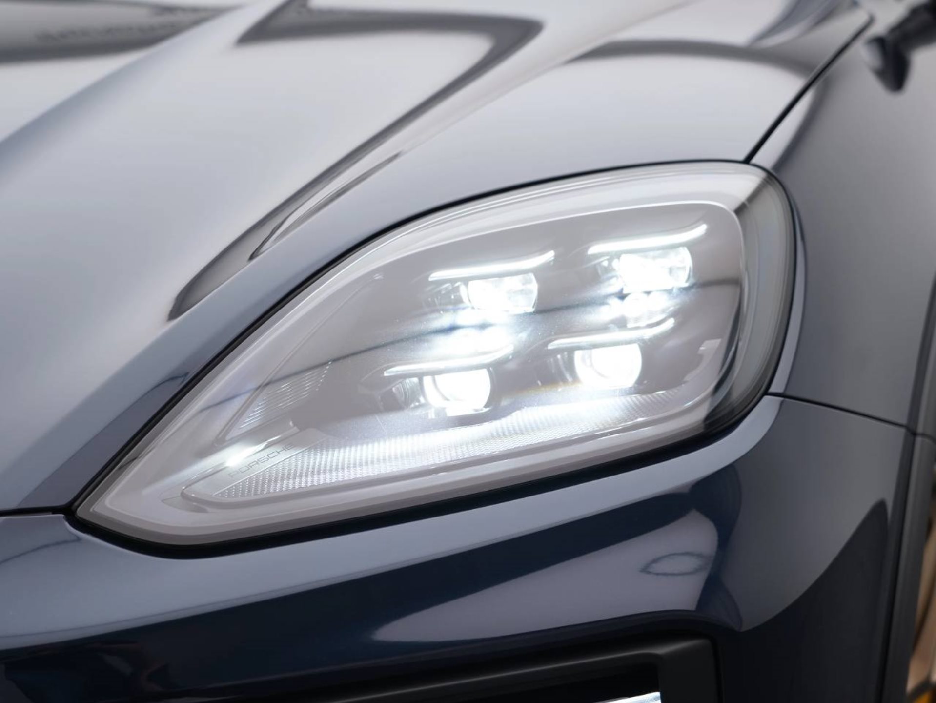 PORSCHE Cayenne Turbo E-Hybrid Coupé mit GT-Paket-image-12