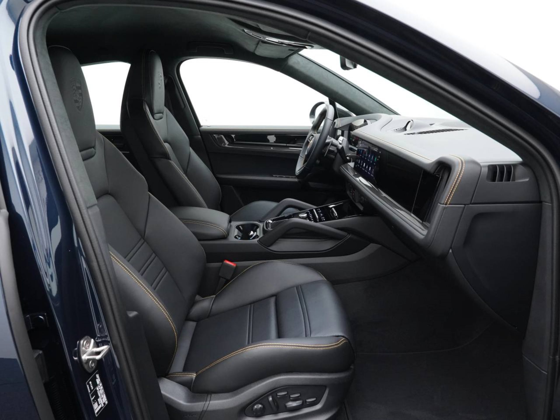 PORSCHE Cayenne Turbo E-Hybrid Coupé mit GT-Paket-image-25