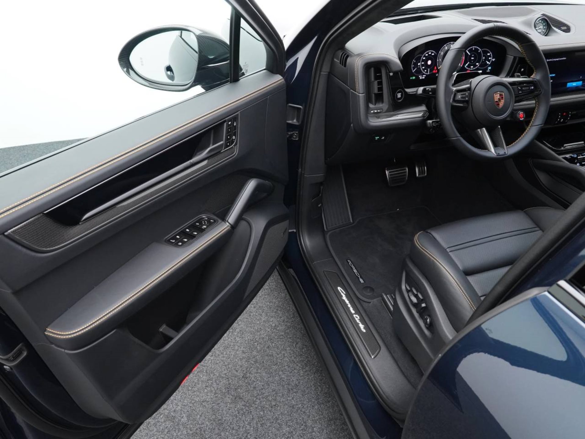 PORSCHE Cayenne Turbo E-Hybrid Coupé mit GT-Paket-image-3