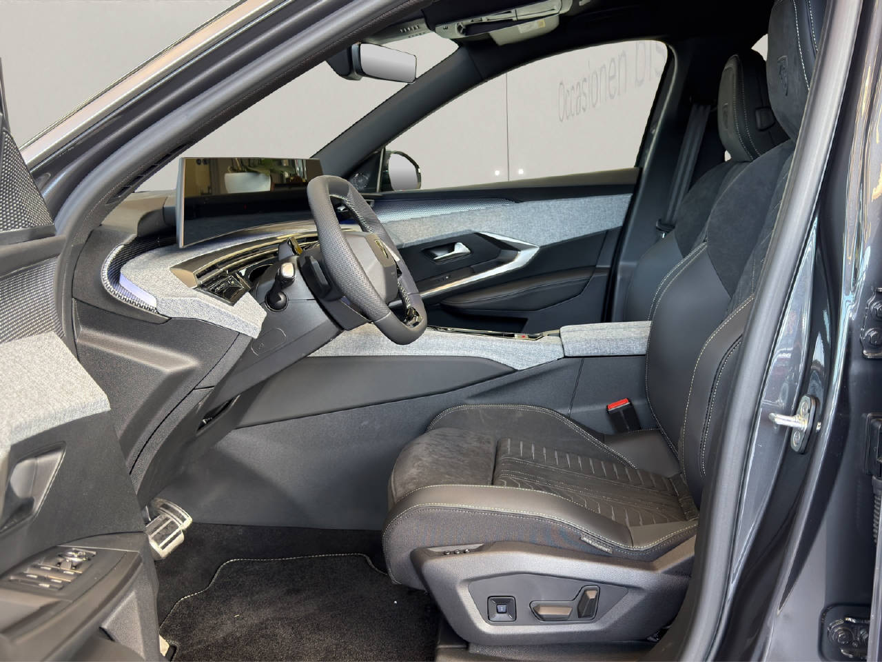 PEUGEOT 5008 1.2 Hybrid GT Exclusive-image-3