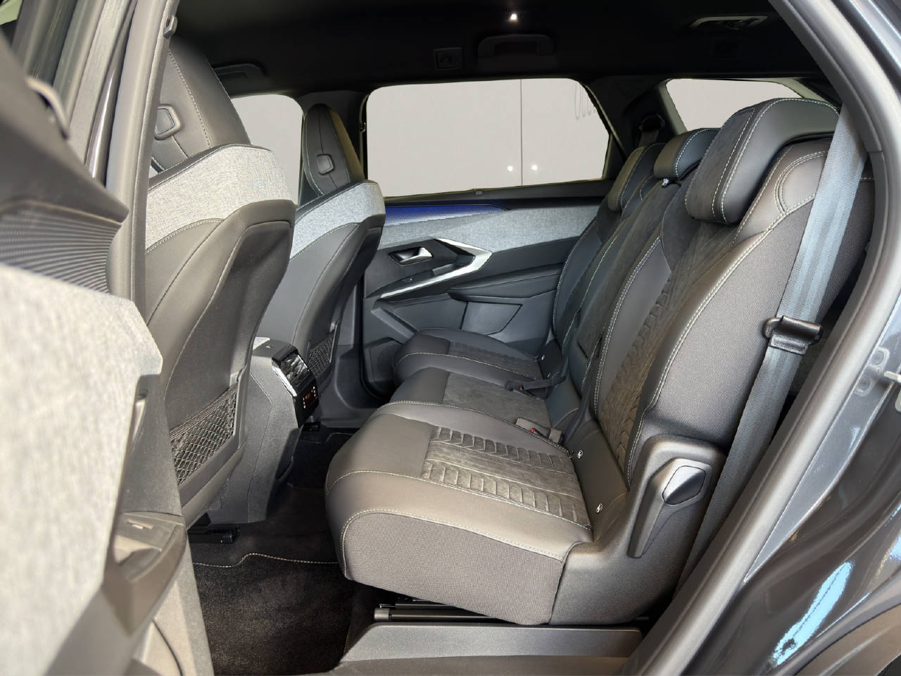 PEUGEOT 5008 1.2 Hybrid GT Exclusive-image-9
