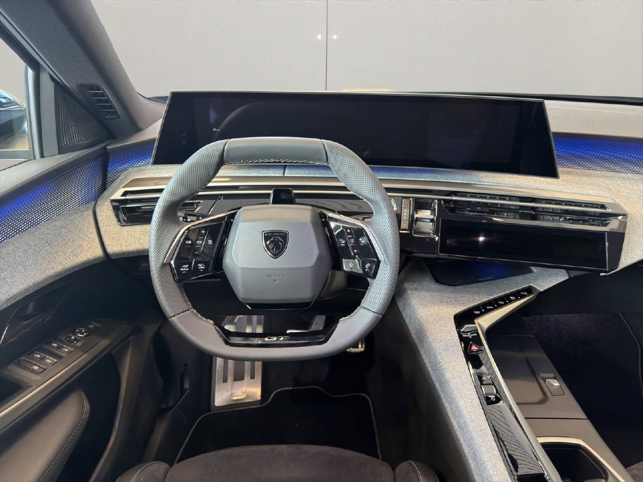 PEUGEOT 5008 1.2 Hybrid GT Exclusive-image-4