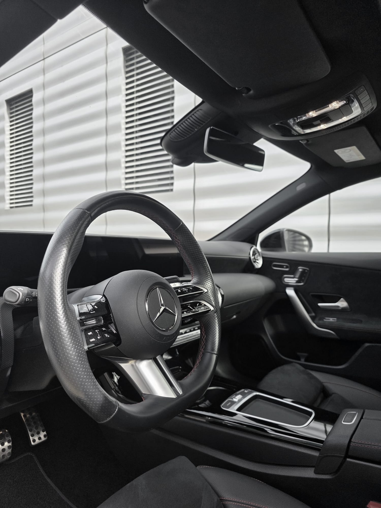 MERCEDES-BENZ A 200 AMG Line-image-9