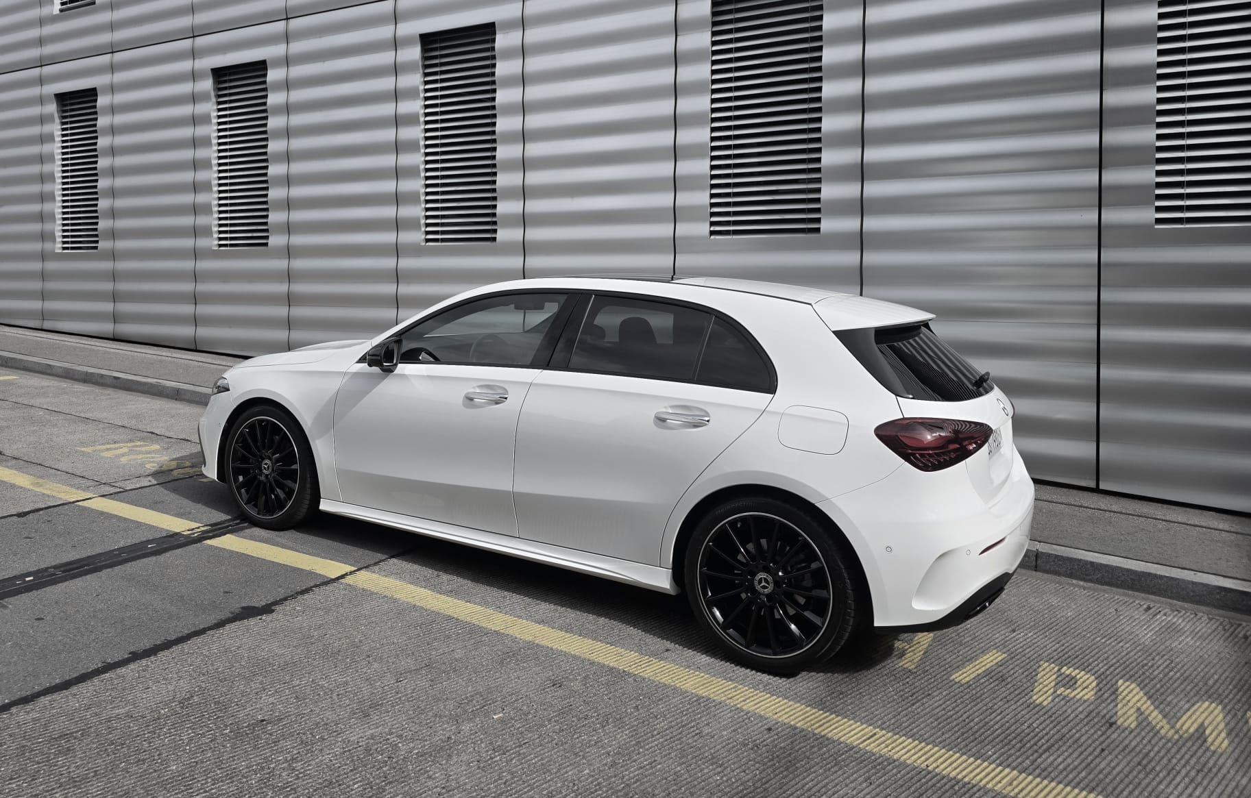 MERCEDES-BENZ A 200 AMG Line-image-2