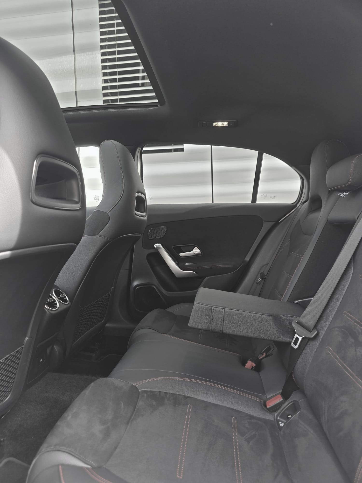 MERCEDES-BENZ A 200 AMG Line-image-13