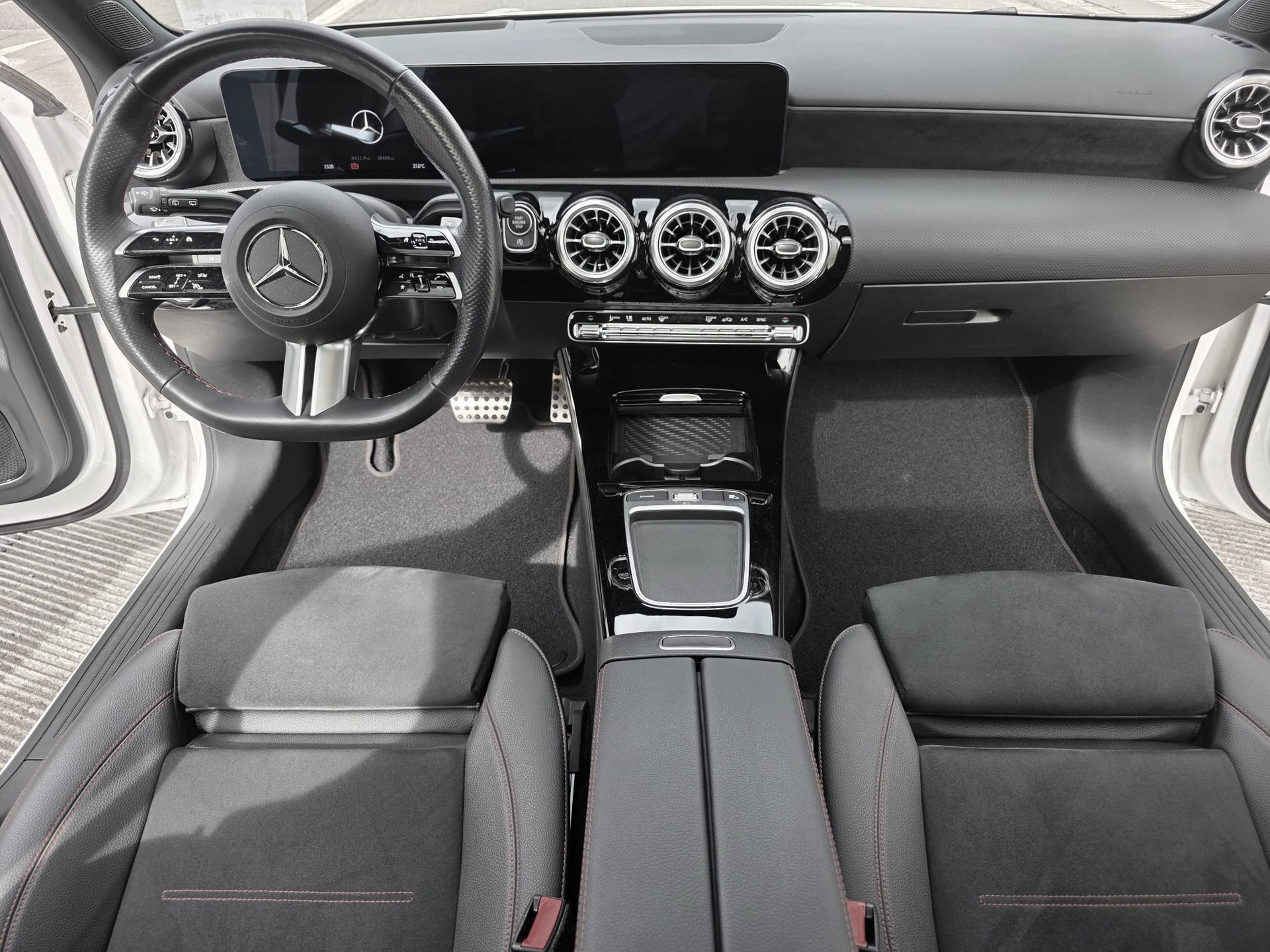 MERCEDES-BENZ A 200 AMG Line-image-8