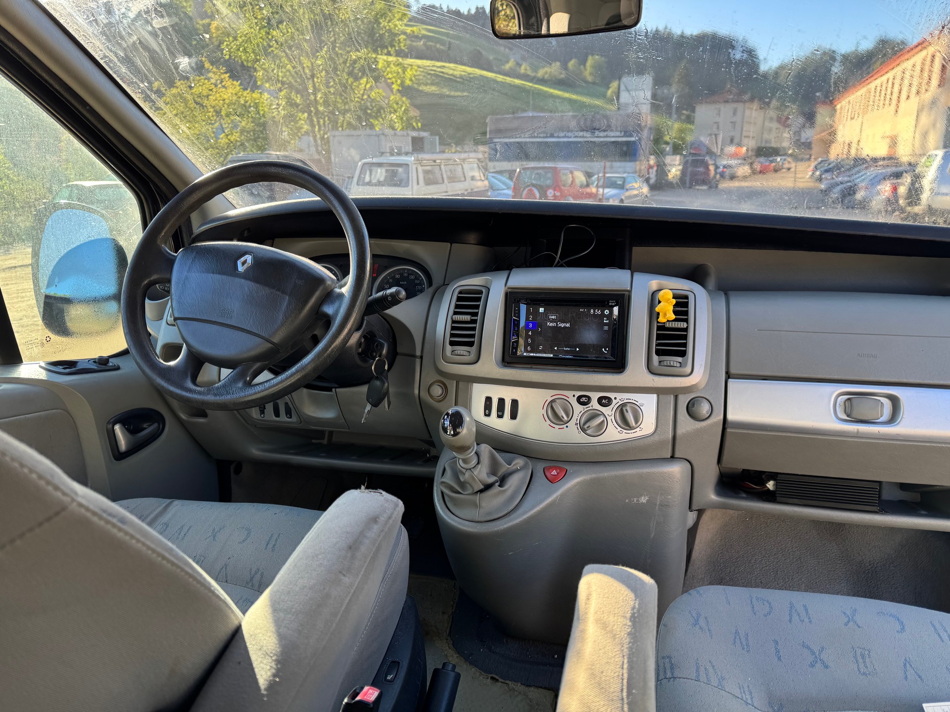 RENAULT Trafic 2.5dCi L1H1 Passenger Expression-image-10