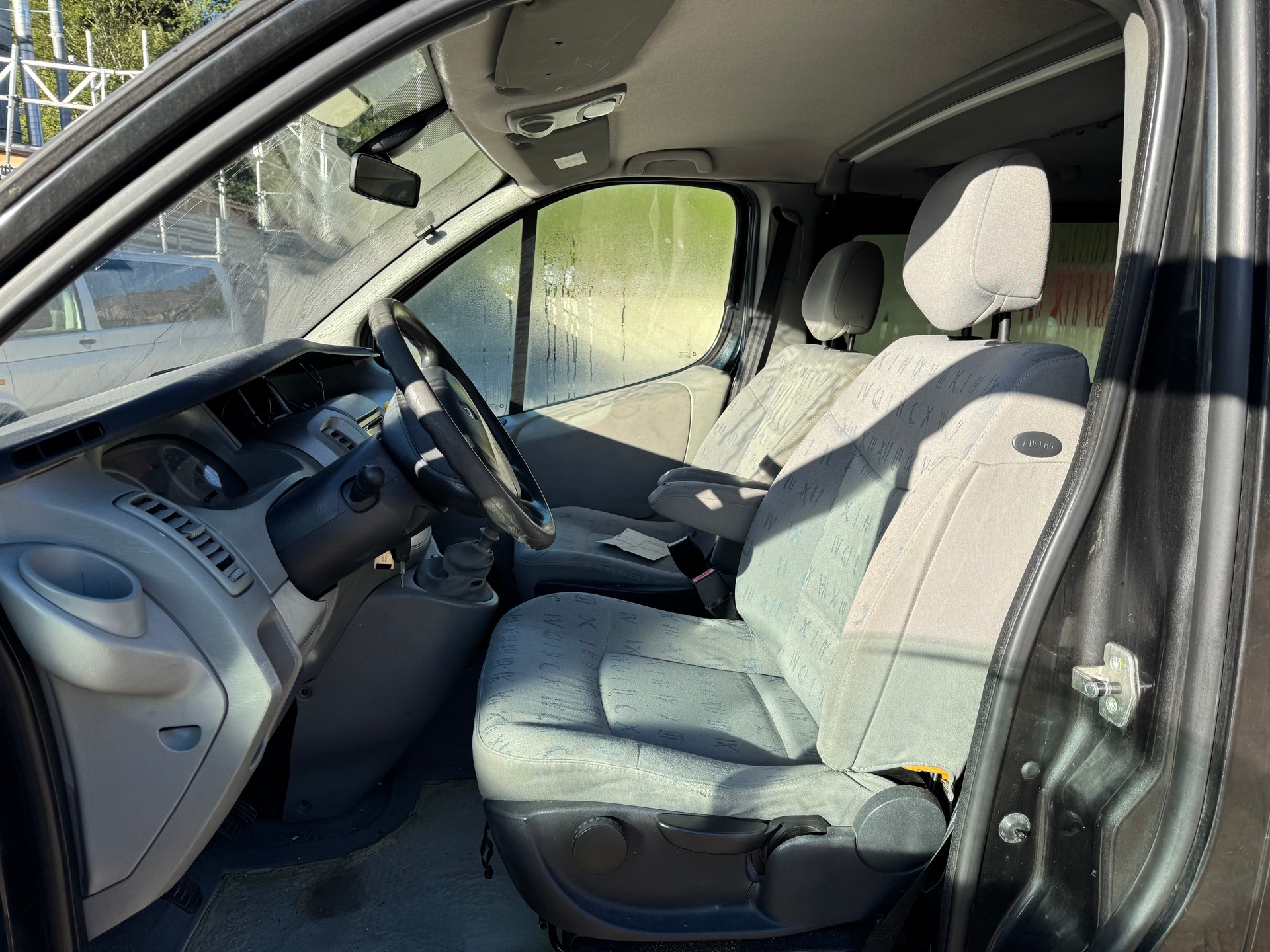 RENAULT Trafic 2.5dCi L1H1 Passenger Expression-image-6