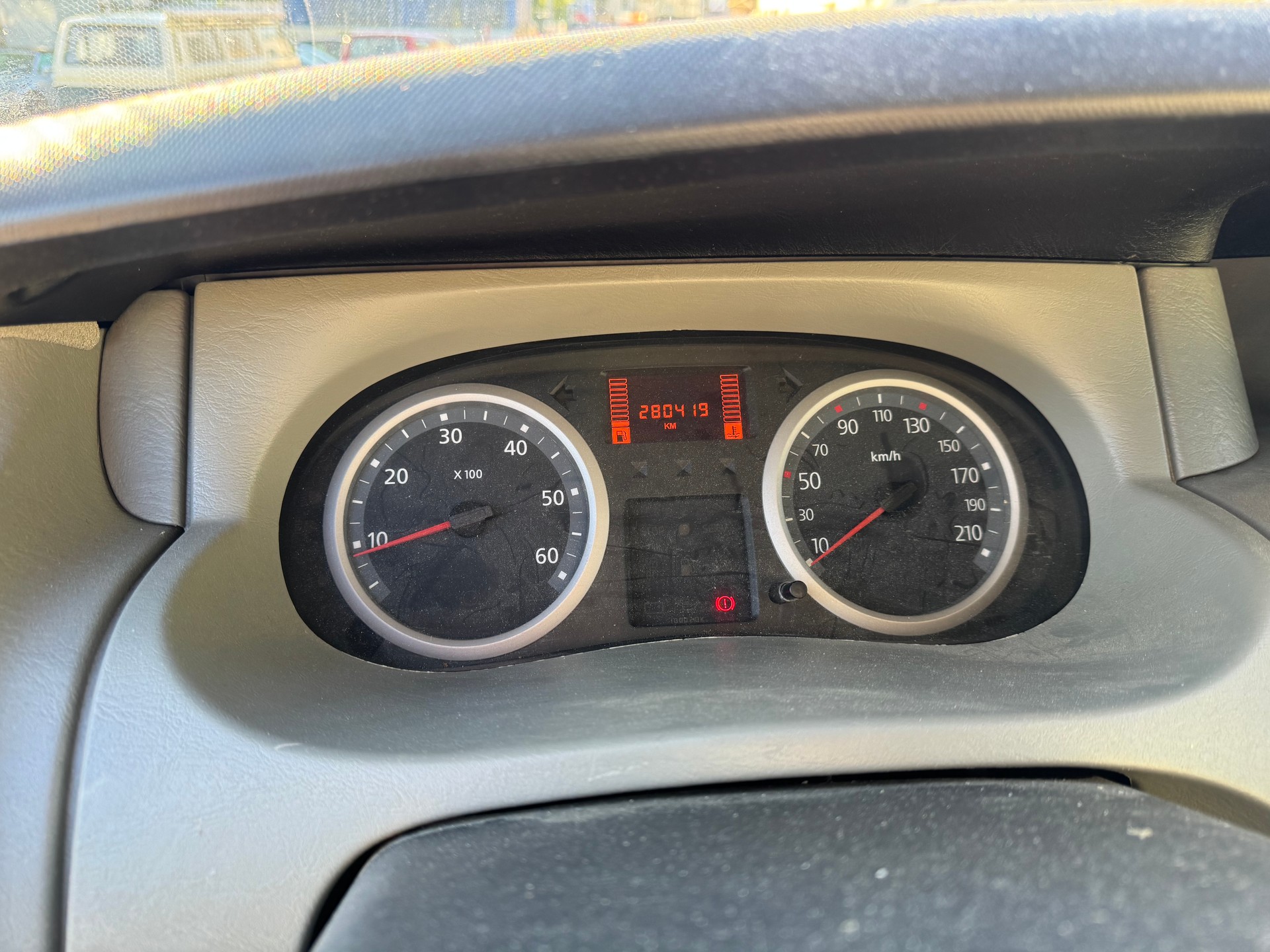RENAULT Trafic 2.5dCi L1H1 Passenger Expression-image-11
