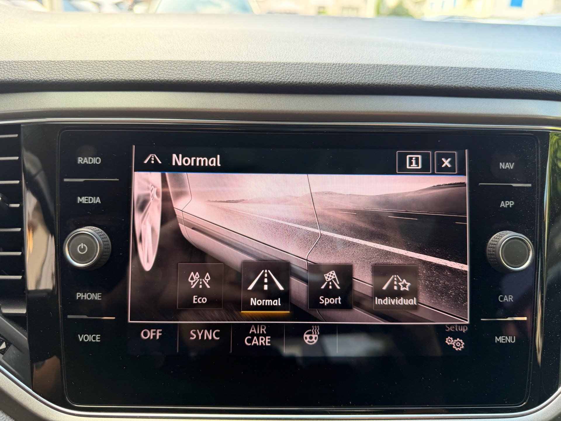 VW T-Roc 2.0 TSI 4MOTION STYLE ***ANHÄNGERKUPPLUNG & PANORAMAGLASDACH***-image-12