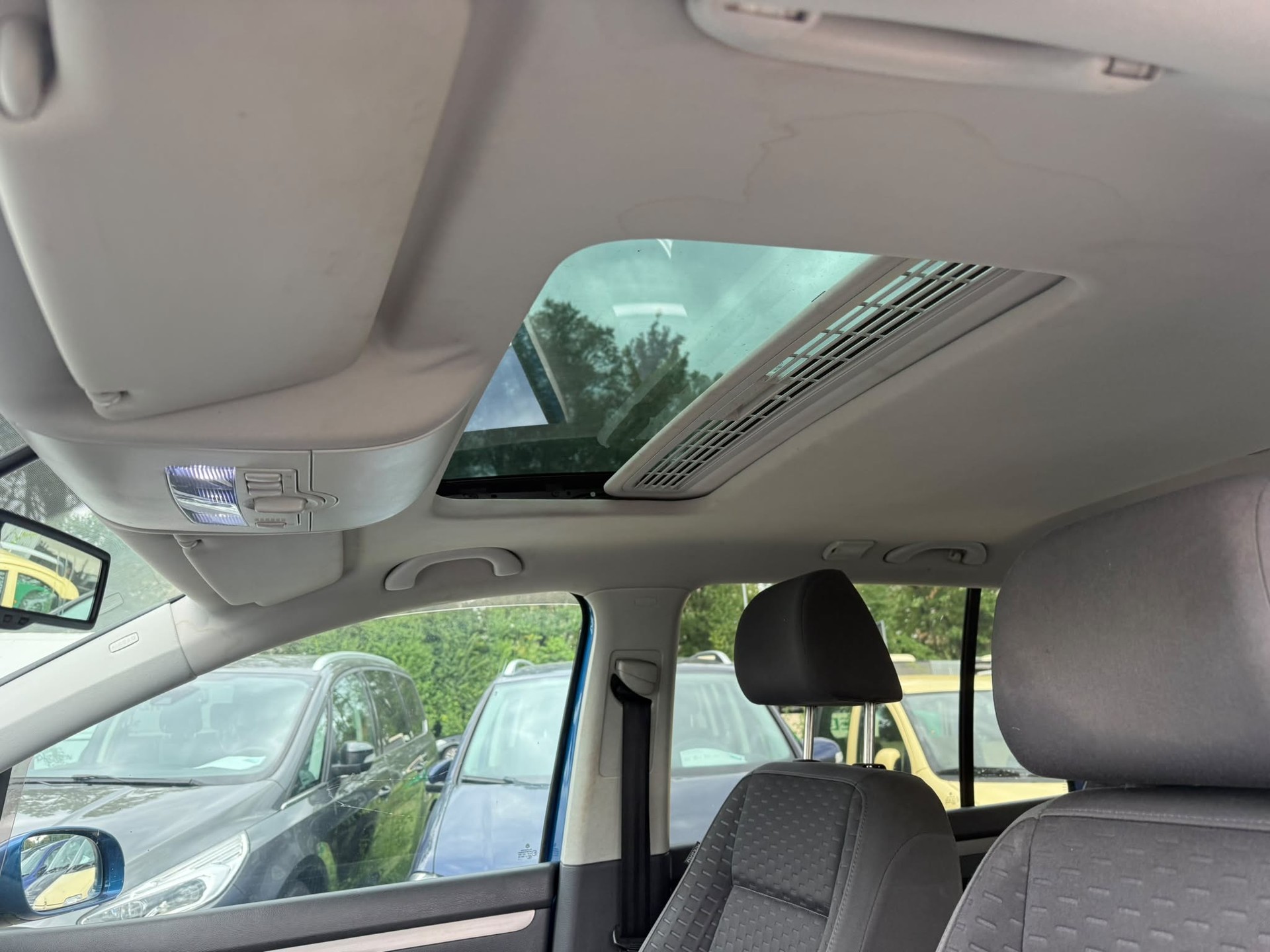 VW Touran 2.0 EcoFuel Conceptline-image-10