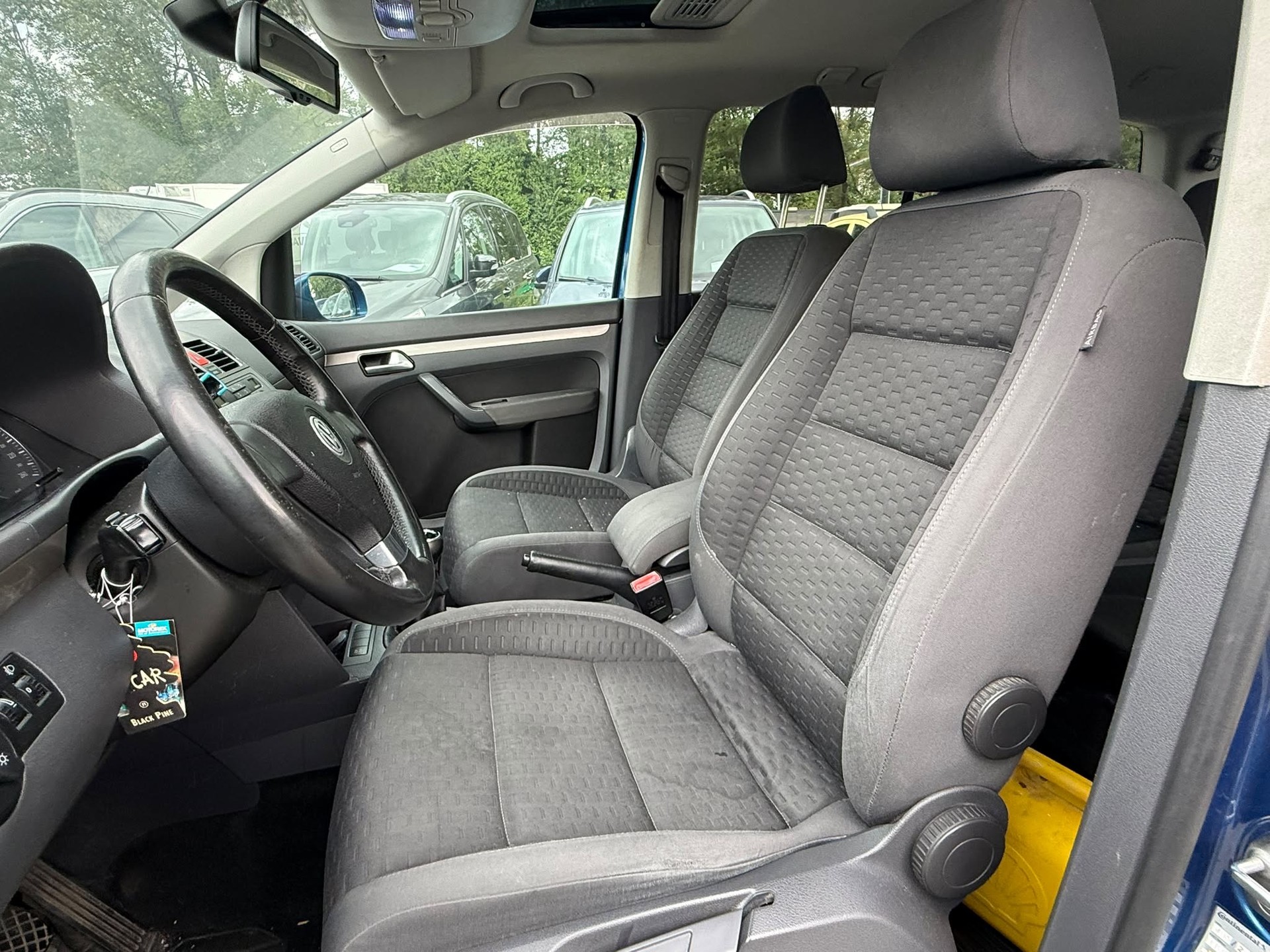 VW Touran 2.0 EcoFuel Conceptline-image-9