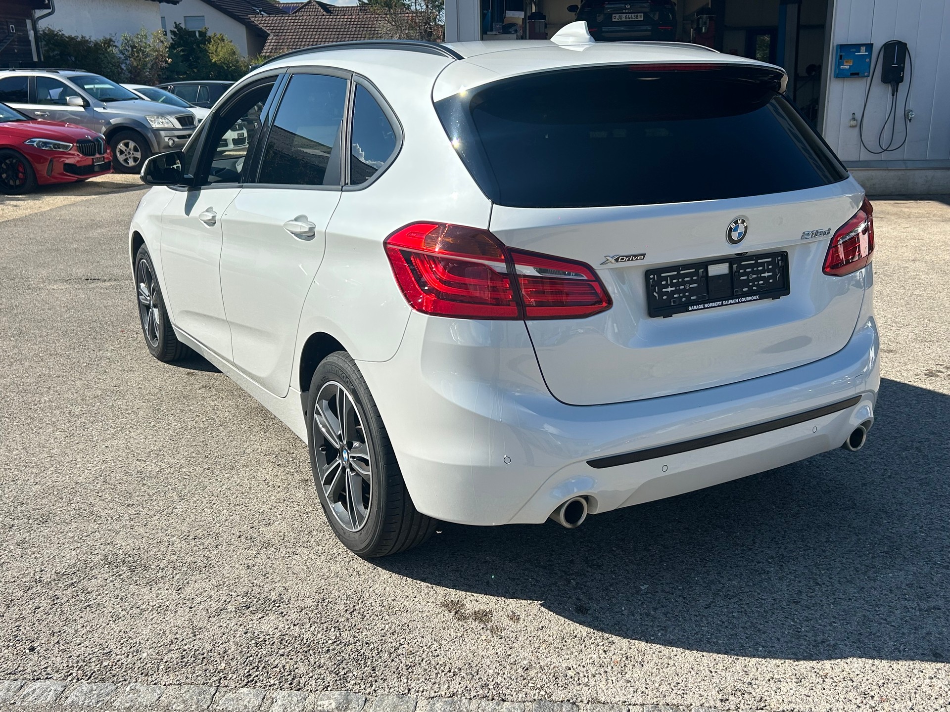 BMW 218d xDrive Active Tourer Steptronic Sport Line-image-5