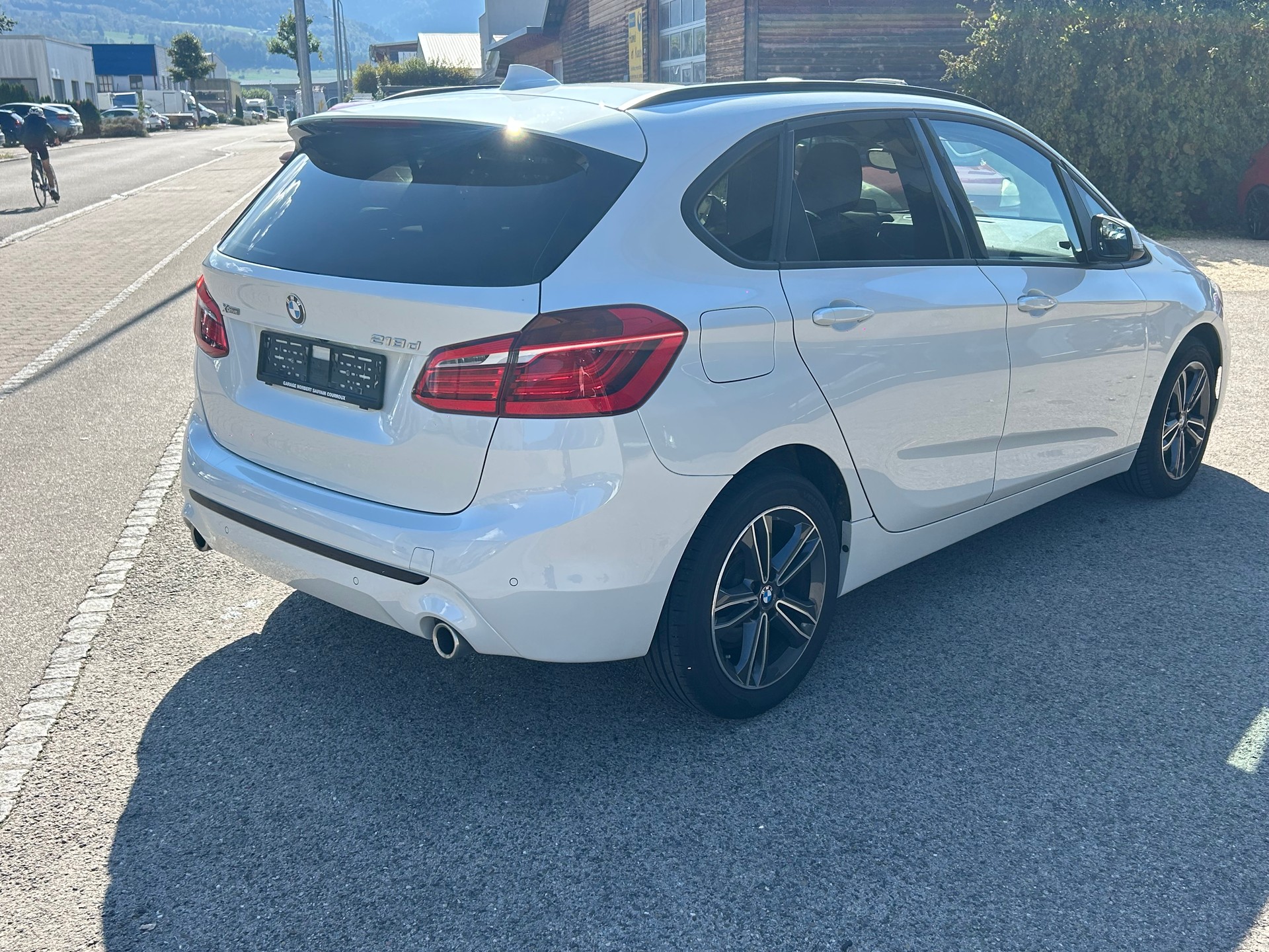 BMW 218d xDrive Active Tourer Steptronic Sport Line-image-4