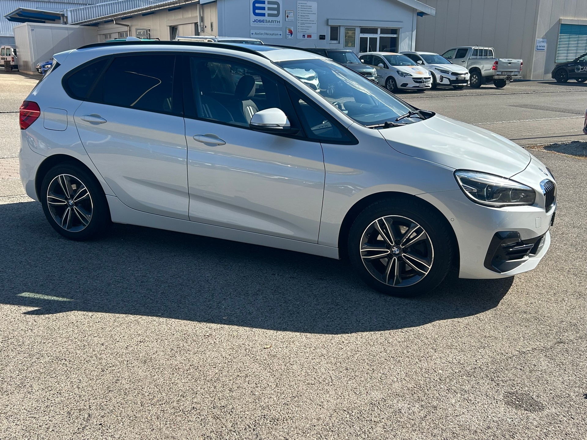 BMW 218d xDrive Active Tourer Steptronic Sport Line-image-3