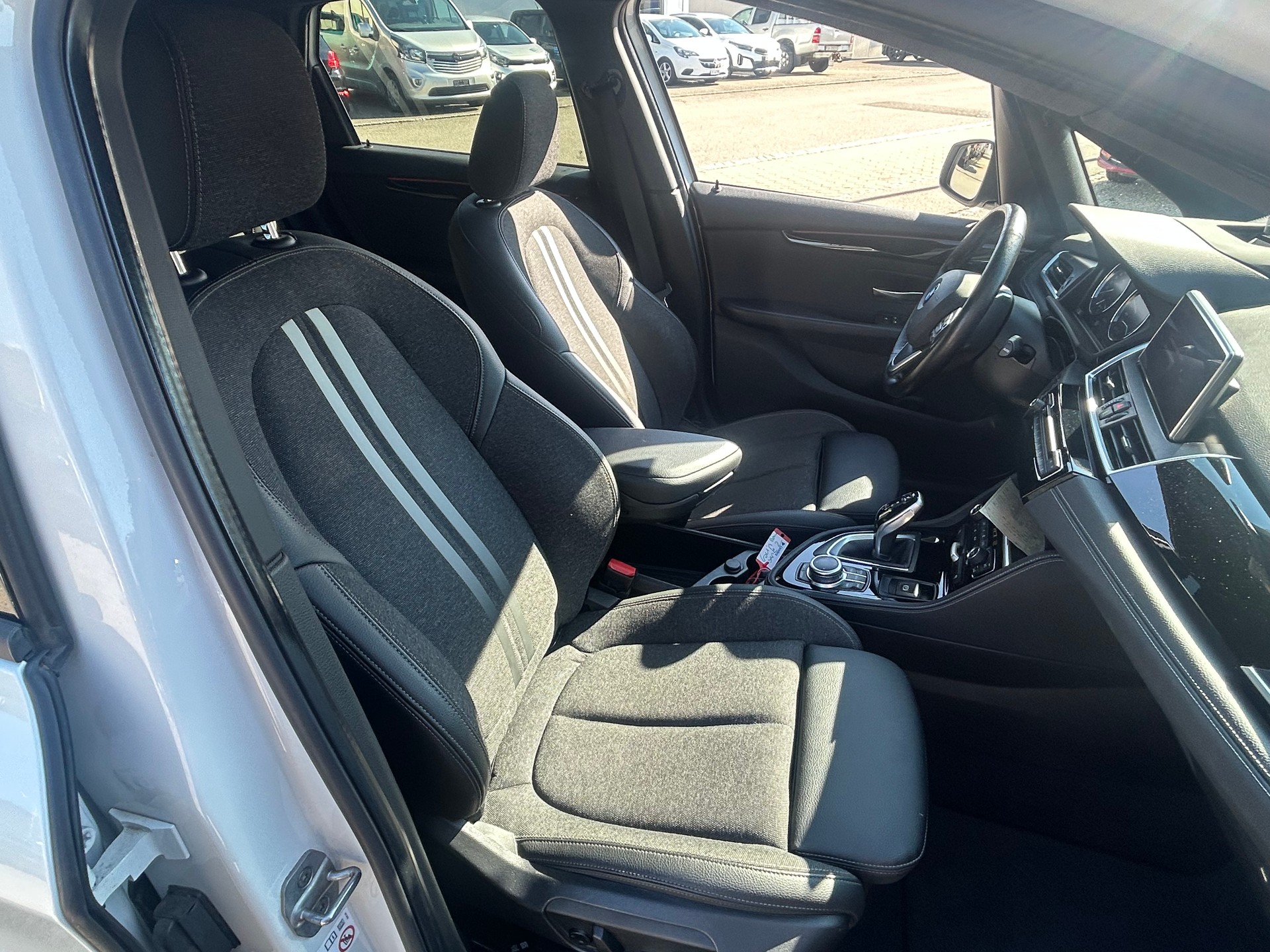 BMW 218d xDrive Active Tourer Steptronic Sport Line-image-7