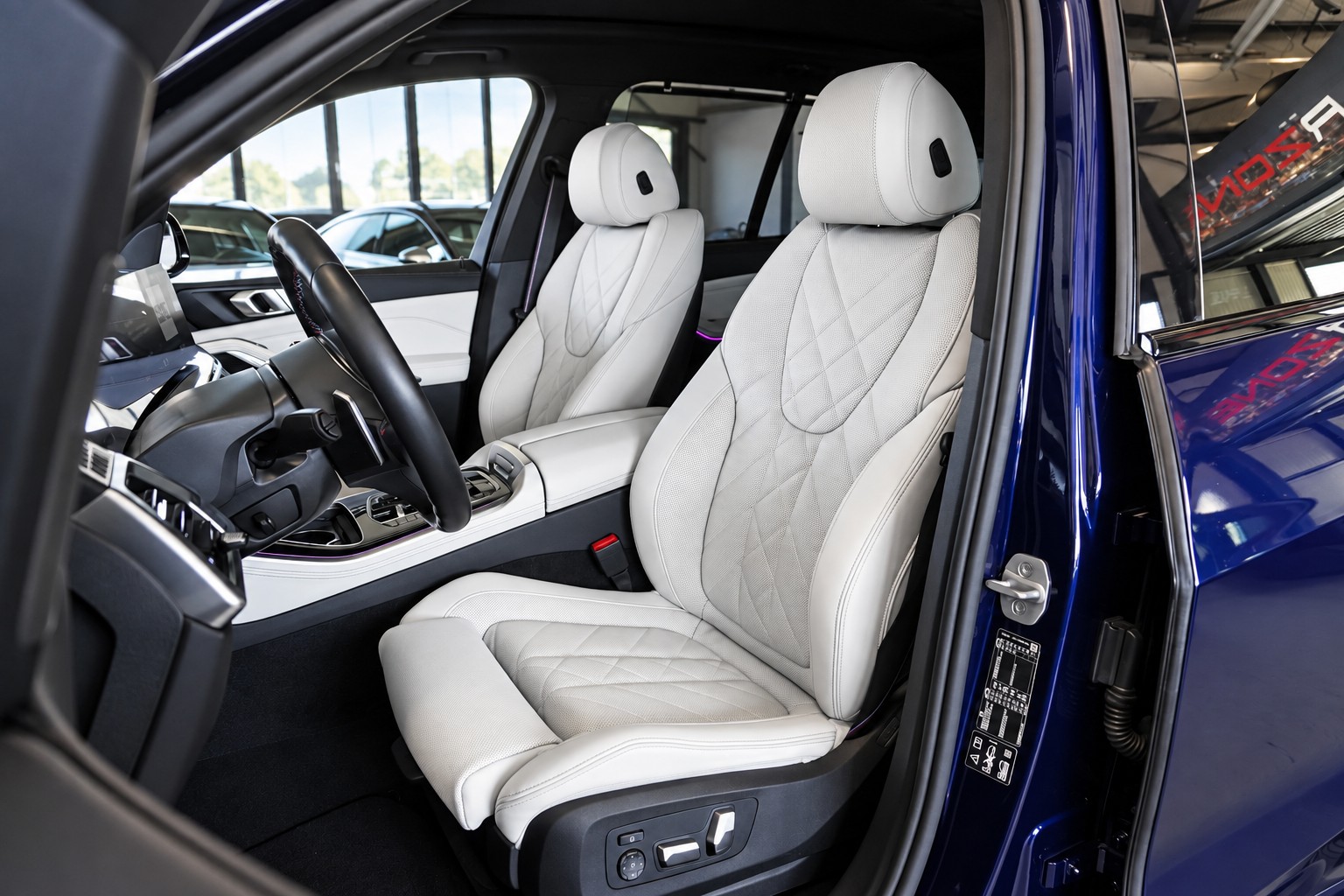 BMW X5 xDrive 48V M60i M Sport Pro Steptronic // WERKSGARANTIE BIS 12.27 // INDIVIDUAL LACKIERUNG //-image-7
