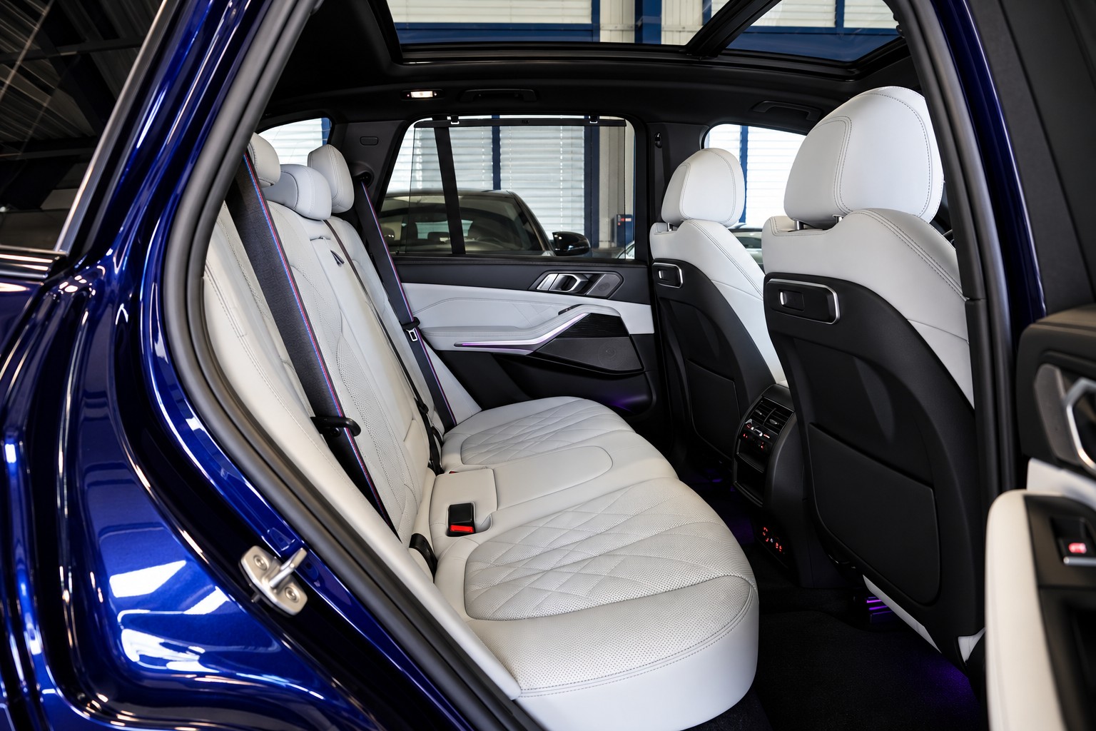 BMW X5 xDrive 48V M60i M Sport Pro Steptronic // WERKSGARANTIE BIS 12.27 // INDIVIDUAL LACKIERUNG //-image-14