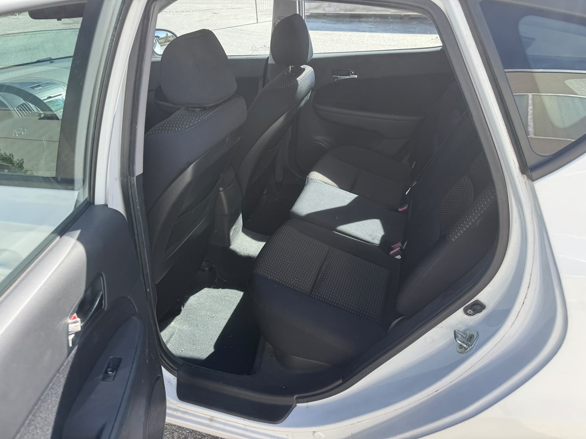HYUNDAI i30 1.6 CRDi Style-image-9