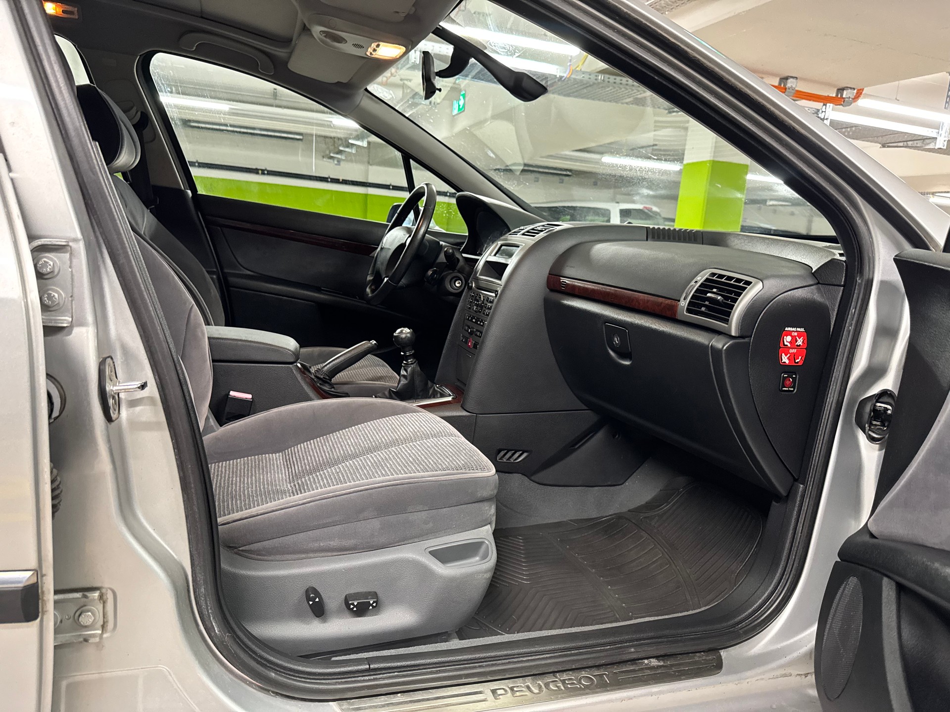 PEUGEOT 407 SW 2.2 ST Dynamic-image-12