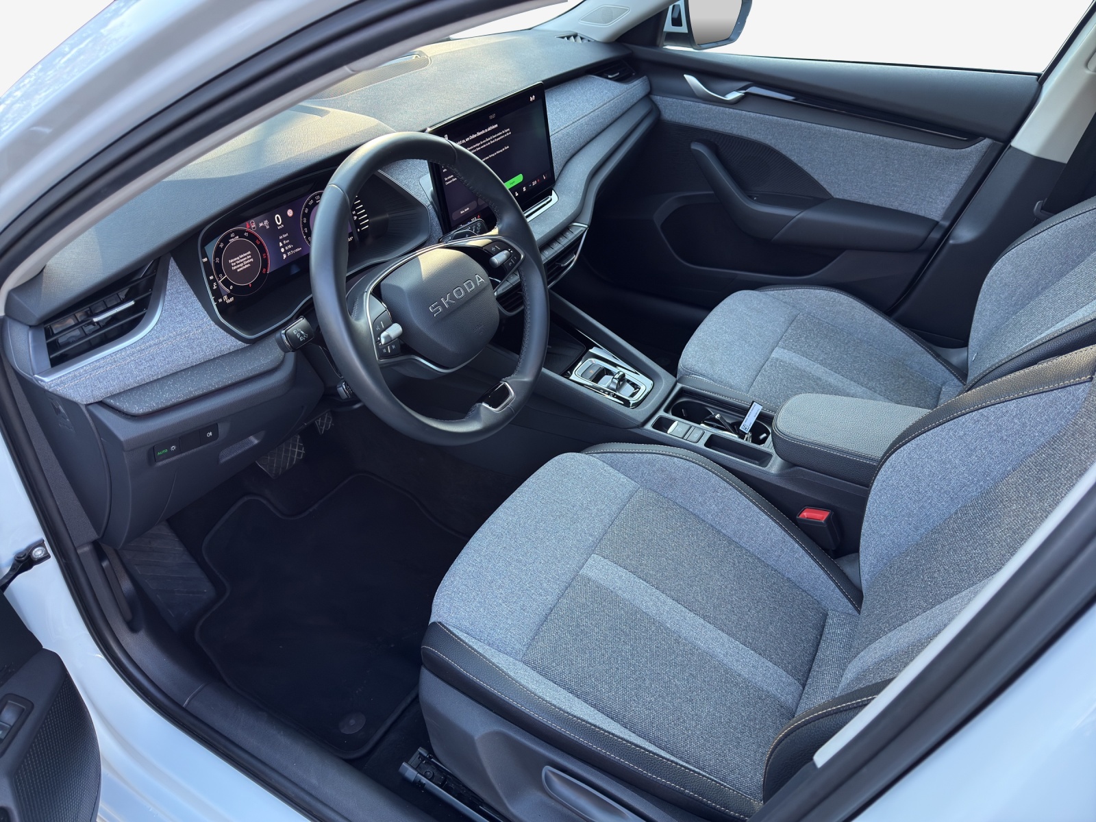 SKODA Octavia Combi 2.0 TDI DSG Selection-image-7