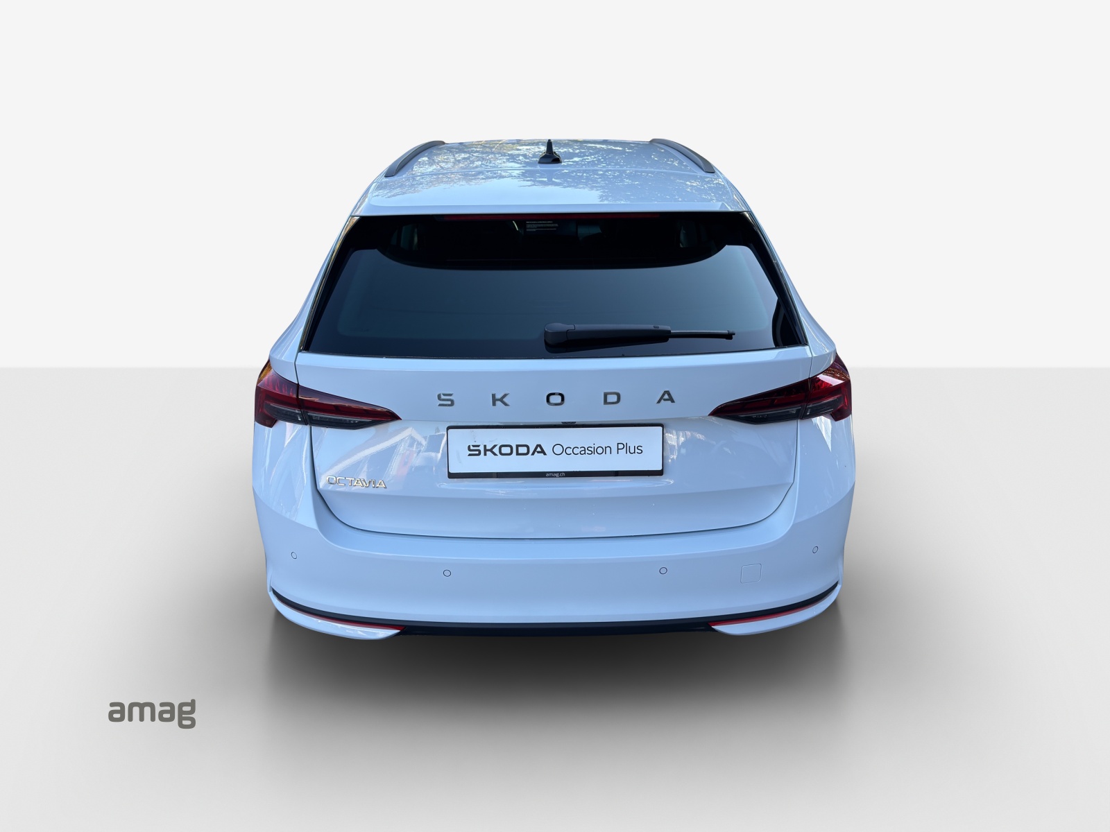 SKODA Octavia Combi 2.0 TDI DSG Selection-image-3