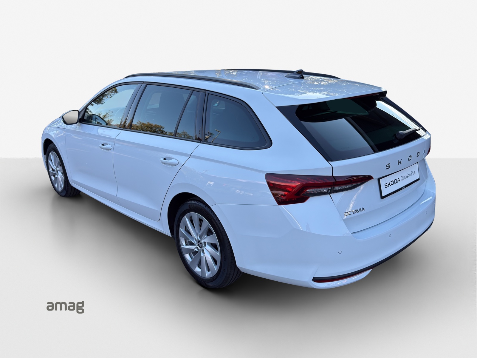 SKODA Octavia Combi 2.0 TDI DSG Selection-image-2